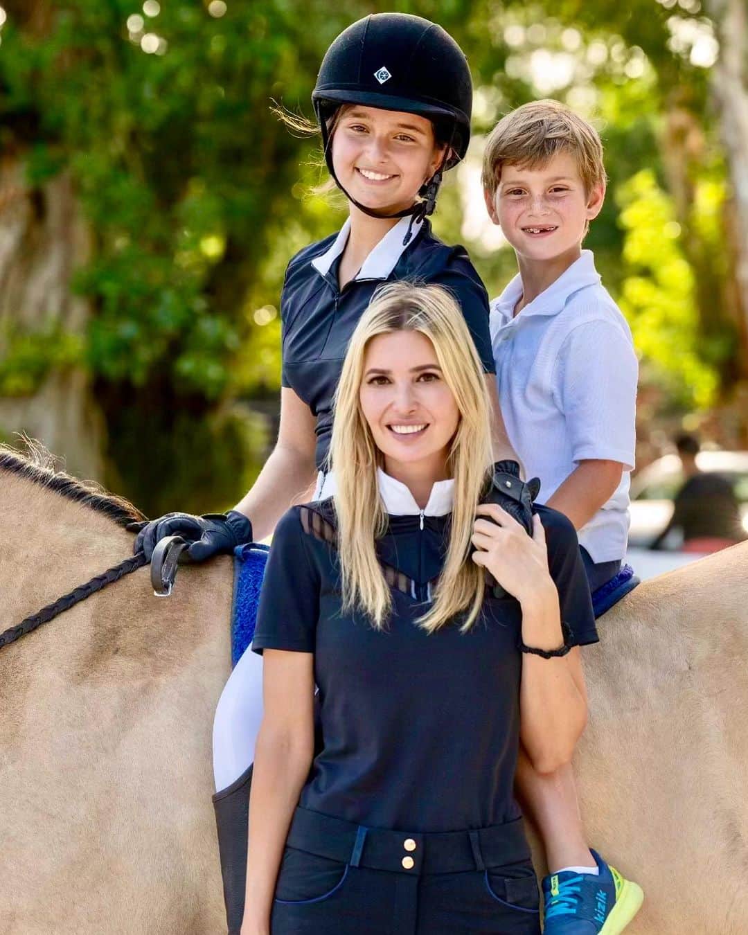 イヴァンカ・トランプのインスタグラム：「Happy 12th Birthday to our sweet Arabella Rose! You bring so much happiness and love into our lives every day. Your spirit and your kindness shine so bright. Watching you grow into the amazing young woman you are is a true blessing.   May this year be filled with endless laughter, adventures and love. I'm proud to be your mama today and always! ♥️」