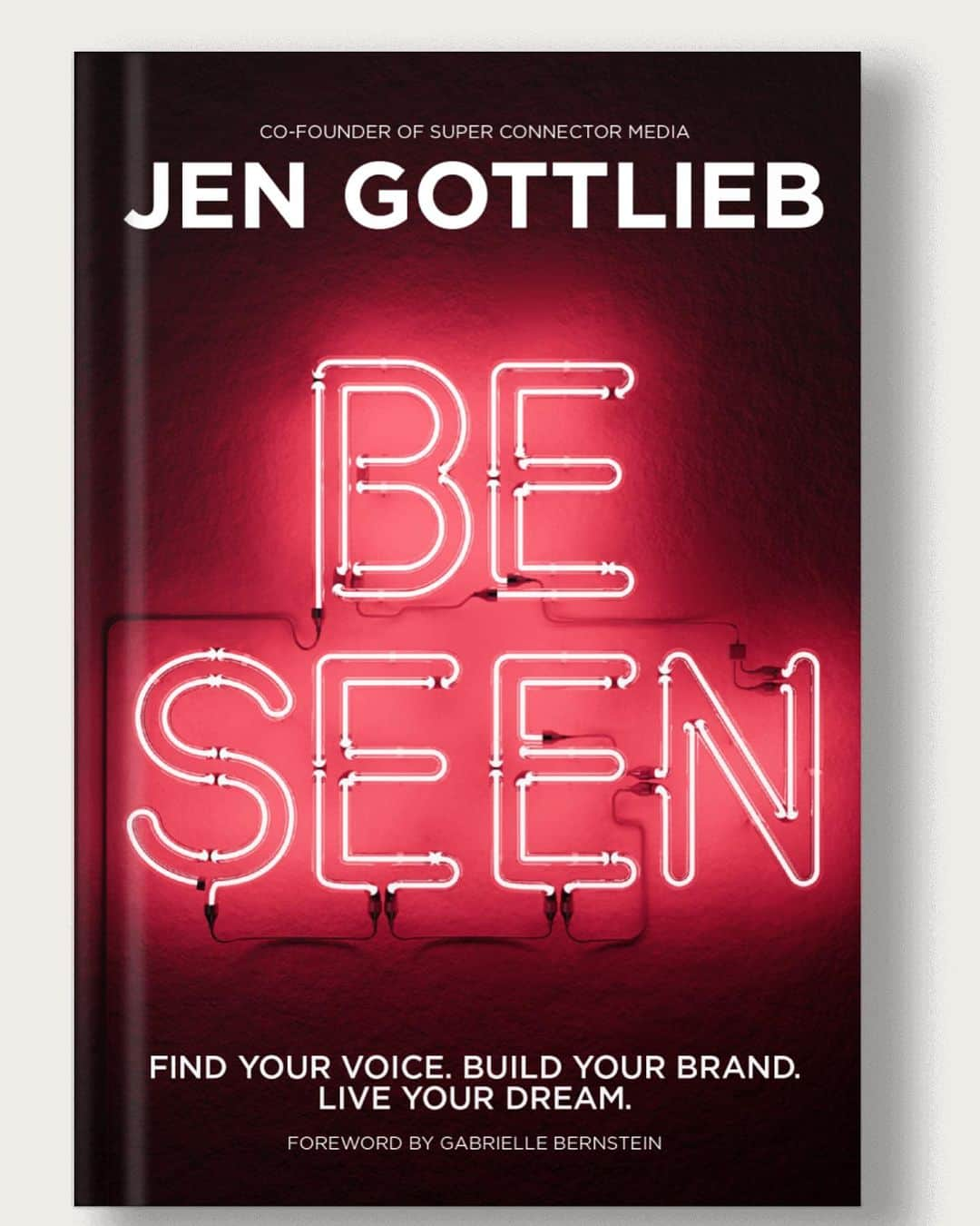 ジョシー・ビセットのインスタグラム：「Be Seen by @jen_gottlieb? Yes, please! Just pre-ordered my copy! 🙌💖 #CantWaitToRead #BeSeen」