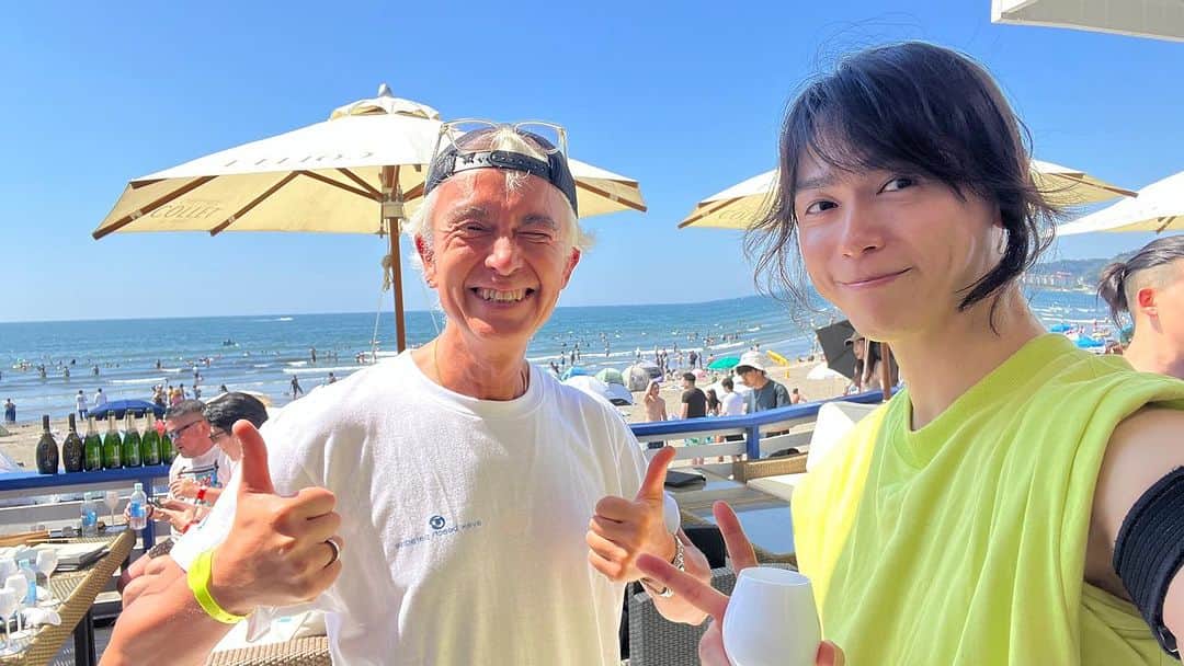 塩谷瞬のインスタグラム：「『 海の日 』  仲間と集まって  バーベキューして  乾杯して  青春して  最高な夏のはじまり！✨  今日はマークさん一日店長！✨  夢追いかけて、仕事して、笑って、  人生楽しもう！  塩谷瞬」