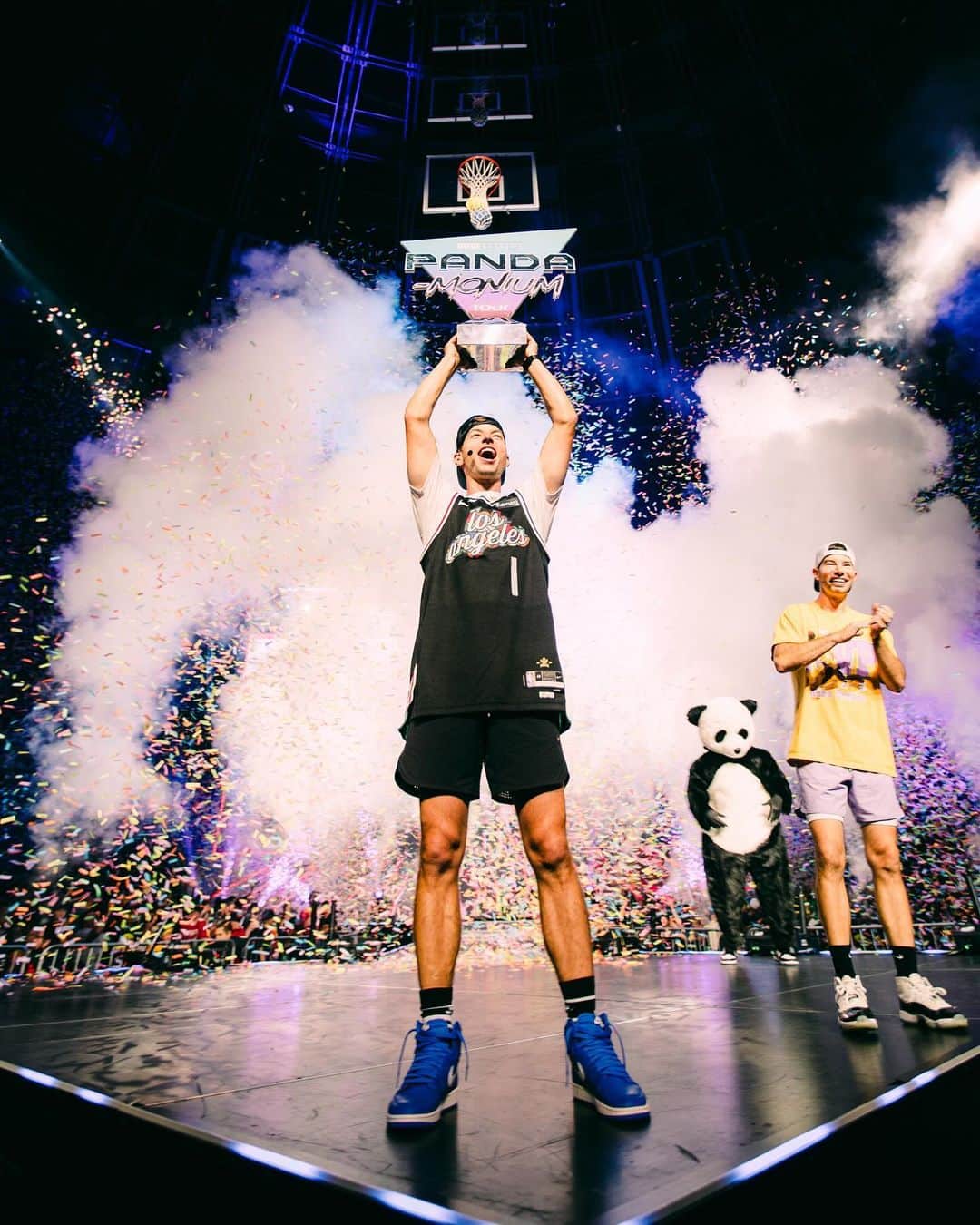 Dude Perfectのインスタグラム：「Time of our LIVES in LA this weekend! 🔥🐼 #pandamoniumtour   HUGE thanks to @markrober & @zachking for jumping on with us for a couple shows! 🙌」