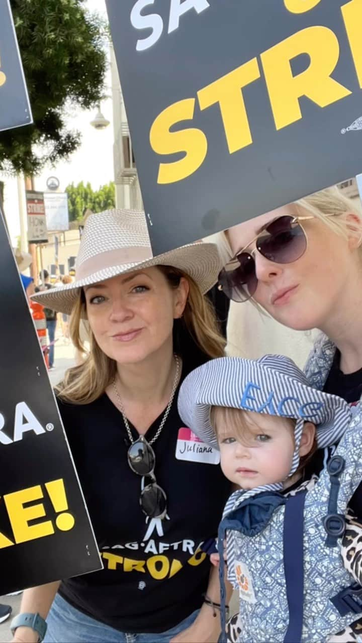 ジュリアナ・デヴァーのインスタグラム：「Day 2 of the #SAGAFTRAstrike Day 76 of the #WGAstrike Picketing Paramount today  If you want to read more about why us Union actors are striking, I put a helpful article link in my profile.  #Power2Performers #SAGAFTRAstong」