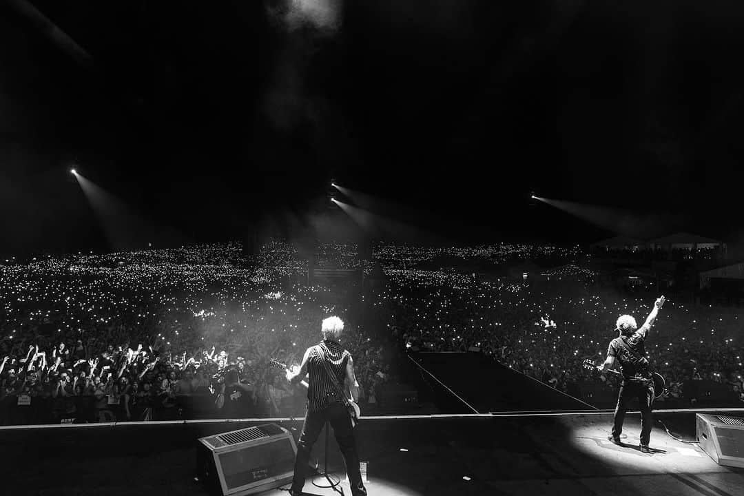 Green Dayのインスタグラム：「80k strong in Quebec City 🥵  📸: @paranoidtrooper」
