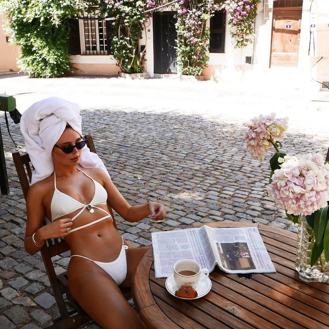 キンバリー・ガーナーさんのインスタグラム写真 - (キンバリー・ガーナーInstagram)「tis the season 🌸 ✈️ 👙 #sttropez infinity bikini I designed @kimberleylondon」7月18日 4時58分 - kimberleygarner