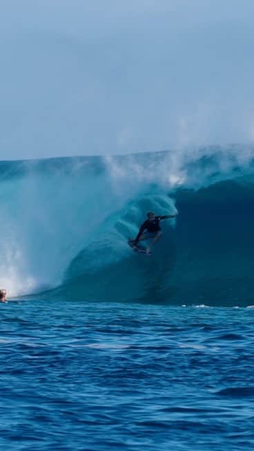 ジェイミー・オブライエンのインスタグラム：「Feeling blessed on this amazing surf trip to Tahiti! 📈💦 link in profile」