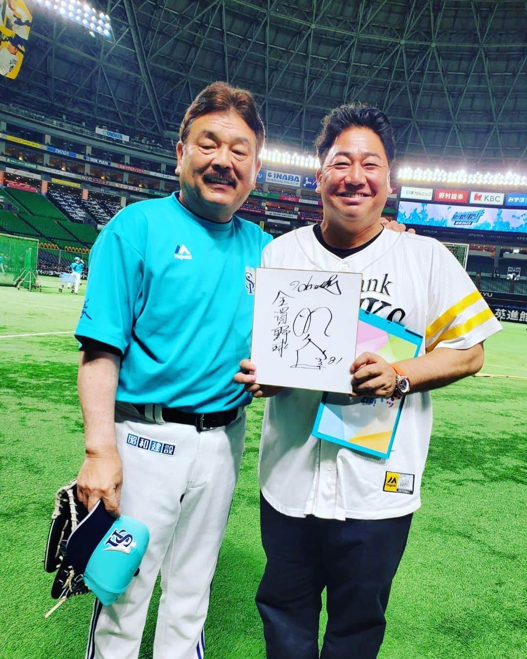 川原豪介さんのインスタグラム写真 - (川原豪介Instagram)「今日のバリおしホークスは藤本監督独占インタビューです🎤 前半戦の総括と後半戦の意気込みを聞いてきました！ 大変な時にもかかわらず笑顔でインタビュー受けて頂き本当にありがとうございました😭 ９連敗とチームは苦しい状況ですがまだ61試合あるので後半の巻き返しを信じて応援するのみやー📣📣📣ぬんっ！ 絶対優勝する。 #ソフトバンクホークス  #藤本監督  #バリはやッzip  #バリおしホークス  #ブルーリバー川原」7月18日 5時10分 - blueriver_kawa