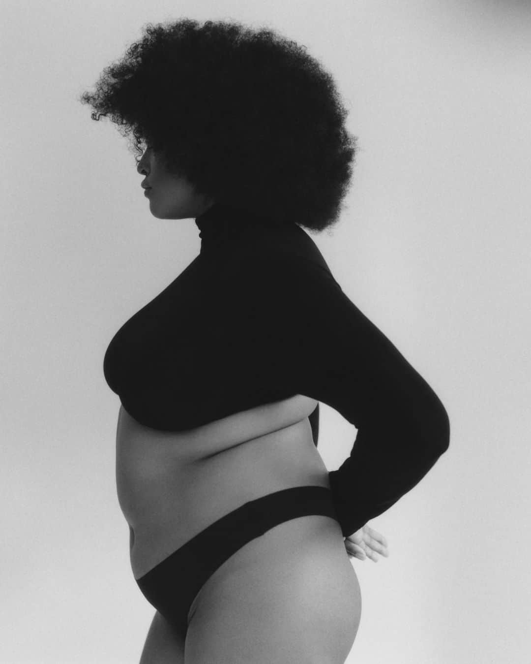 ダイアナ・ヴェラスのインスタグラム：「“Any Other Form”  Imani, Chloe, and Tomie casted by me in @one_magazine 🕊️  big thank you to my gorgeous girls for trusting me and coming on this creative journey with me, i love you   photographed by @__dayana.r  styled by @lojusta assisted by @therealjasmini  makeup by @cvsee  hair by @emanimeansfaith  production + casting by me ✨」