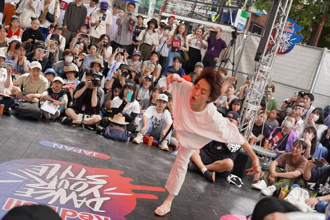 Travis Japan（トラジャ）さんのインスタグラム写真 - (Travis Japan（トラジャ）Instagram)「⁡ ⁡ Red Bull Dance Your Style Japan Final🇯🇵 @redbulljapan #RedBullDanceYourStyle ⁡ Behind the scenes📸 ⁡ #川島如恵留 #Noel ⁡ #TJgram #WorldwideTJ #Johnnys #TravisJapan」7月17日 20時33分 - travis_japan_official