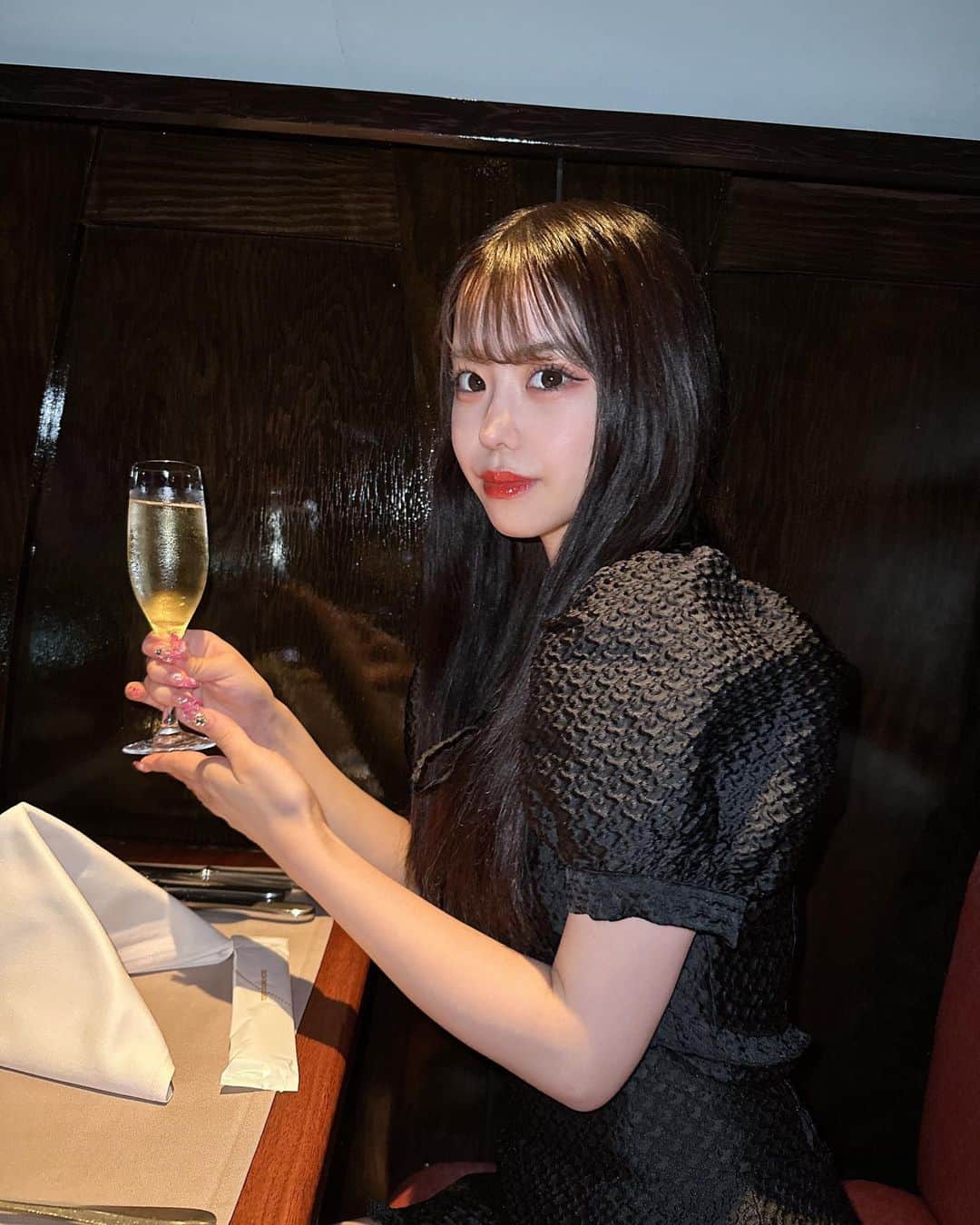 かすこんねぅのインスタグラム：「誕生日めちゃ過ぎたけど今更投稿✩.*˚今年も沢山の方に祝って貰えて𝐇𝐚𝐩𝐩𝐲女でした！みんなありがとう🥹💖21歳拳の私もよろしくお願いします。。👊 2枚目ゴリゴリ本名出てもうてるけどモザイクめんどいからいいやʬʬʬʬʬʬʬʬʬʬʬʬʬʬʬʬʬʬꪝ𐤔ꪝฟꪝ ꪝ あと左腕にヘアゴムしたまま写真撮っちゃうのダサいから辞めたいのに毎回忘れる」