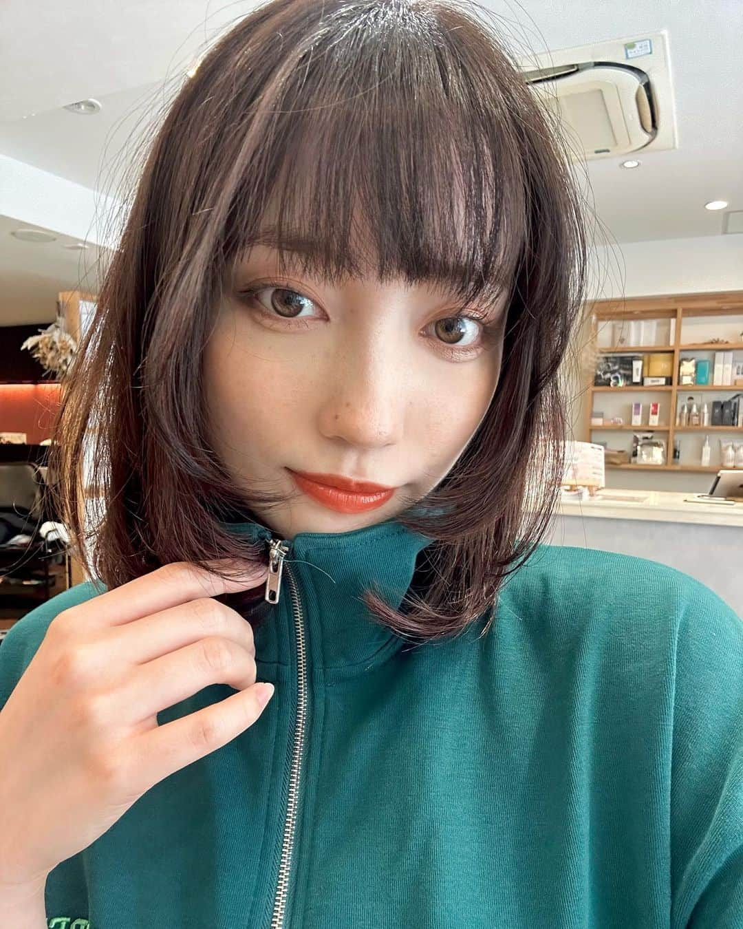 柚木ふゆさんのインスタグラム写真 - (柚木ふゆInstagram)「・ ・ ・ 髪の毛切った✂︎ ・ 傷みがすごいので、美髪目指して頑張ります❤️‍🔥笑 ・ ・ ・ ・ ・ ・ ・ #被写体 #被写体モデル #韓国コスメ #サロンモデル #カメラ女子 #レイヤーボブ #ウルフカット #レイヤーカット #韓国メイク #makeup #人像攝影 #人物攝影 #模特 #攝影 #velle_jp #mery #rili_tokyo #sucle #お洒落さんと繋がりたい #カフェ巡り好きな人と繋がりたい #ウルフボブ #レイヤー #ボブアレンジ #淡色女子 #淡色コーデ #サロンモデル #サロモ #黒髪ボブ #黒髪女子 #ポートレートモデル」7月17日 20時46分 - fuyu_yuzuki