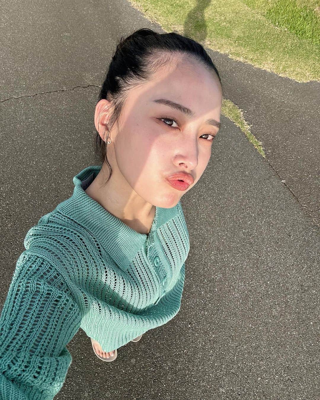 早坂風海のインスタグラム：「楽しんだ？？😎🏝 ⁡ ⁡ フットネイルも夏仕様でルンルン🐚 ⁡ ⁡ ⁡ #三連休楽しみましたか #何かしようしようと思わなくてもいいんだよ #って最近思います #え🙄 #早坂風海 #カザスタグラム #カザネイル」
