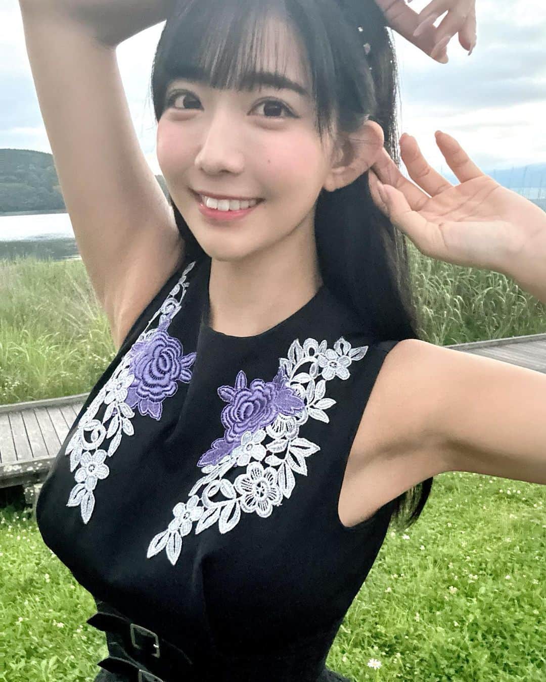 天羽希純のインスタグラム：「富士山ふたつあるの見える……？」