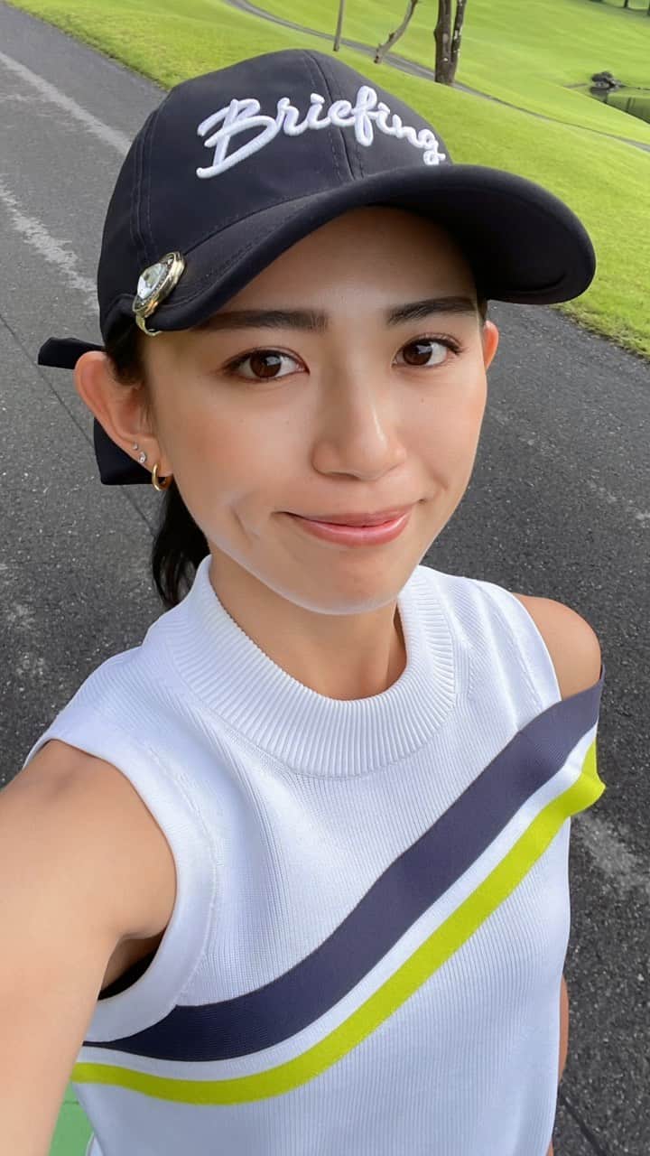 坪井ミサトのインスタグラム：「ここ最近で1番いい感じに回れた日⛳️ スコアは85🔥  私の課題は一生パターです…😂  可愛いウェア❣️ @nbb_weekend   #ゴルフ #ゴルフ女子 #glf #golfwear #workout #sports」