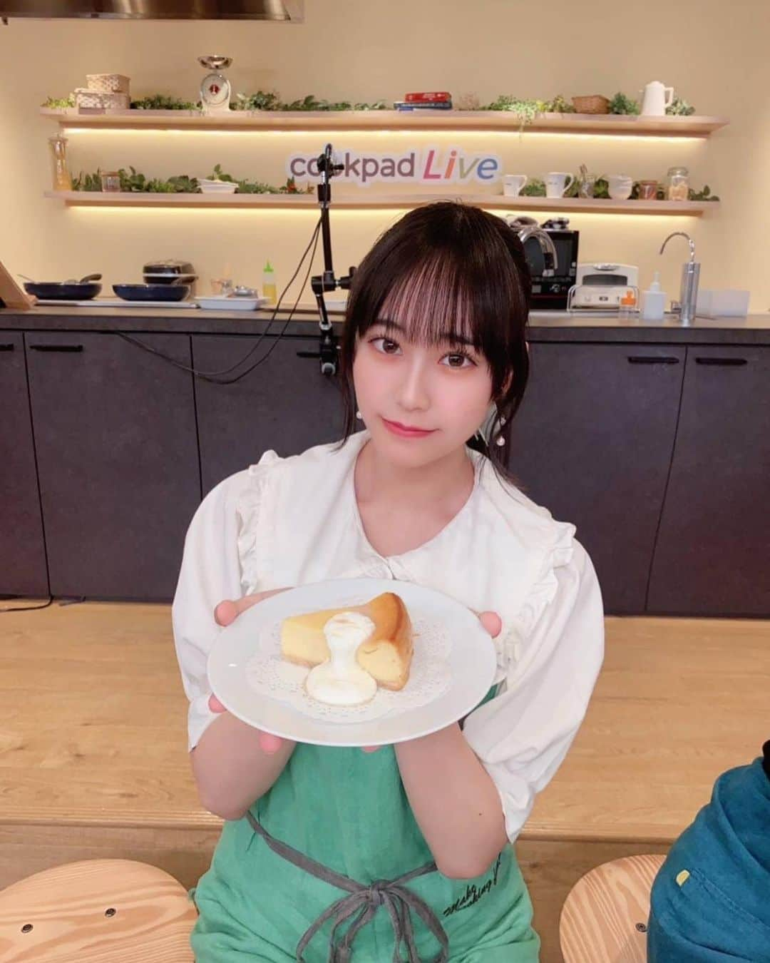 雨宮鈴奈さんのインスタグラム写真 - (雨宮鈴奈Instagram)「おそくなっちゃったけど！！  cookpadLive  ありがとうございました❤️ 後何日かアーカイブ見れるので 是非見てみてください✨🙈   ガーリックシュリンプカレーを 作りました🍛^_-♡"  写真はチーズケーキです🧀💕  とっても美味しくできて とっても楽しかったです☺️  来てくれた方も配信を見てくれた方もありがとう〜🫶  2023.7.14   #cookpad  #cookpadlive  #Cafe  #シンセカ  #雨宮鈴奈  #jk #06」7月17日 20時52分 - amemiya_suzuna