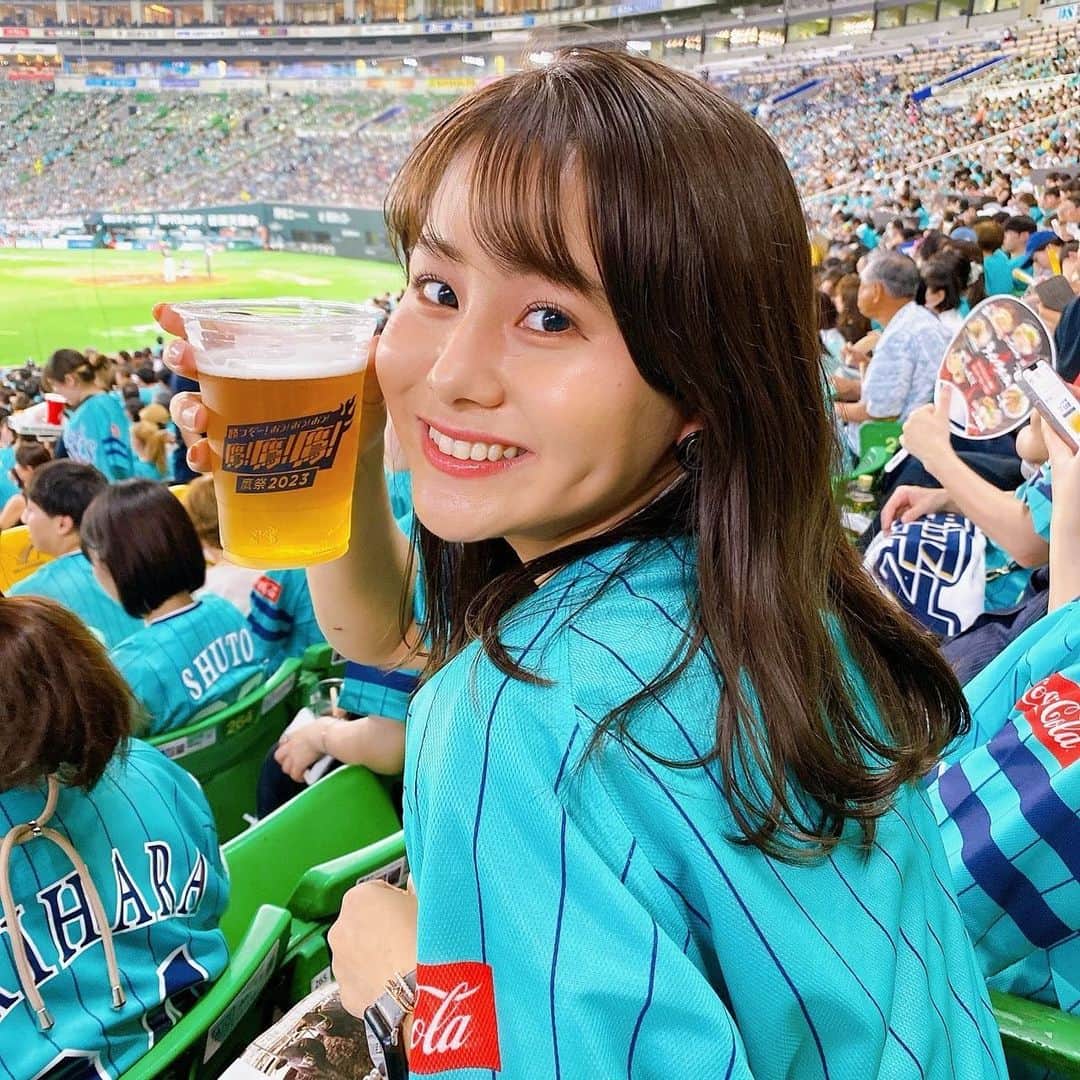 藤井由依さんのインスタグラム写真 - (藤井由依Instagram)「. 球場でビール🍺大人になった証拠だ！！  負けちゃったけど、 みんなでお揃いのユニフォーム着て盛り上がれて最高でした🤩    #福岡ソフトバンクホークス   #鷹の祭典  #アナウンサー」7月17日 21時05分 - fujii_yui_777