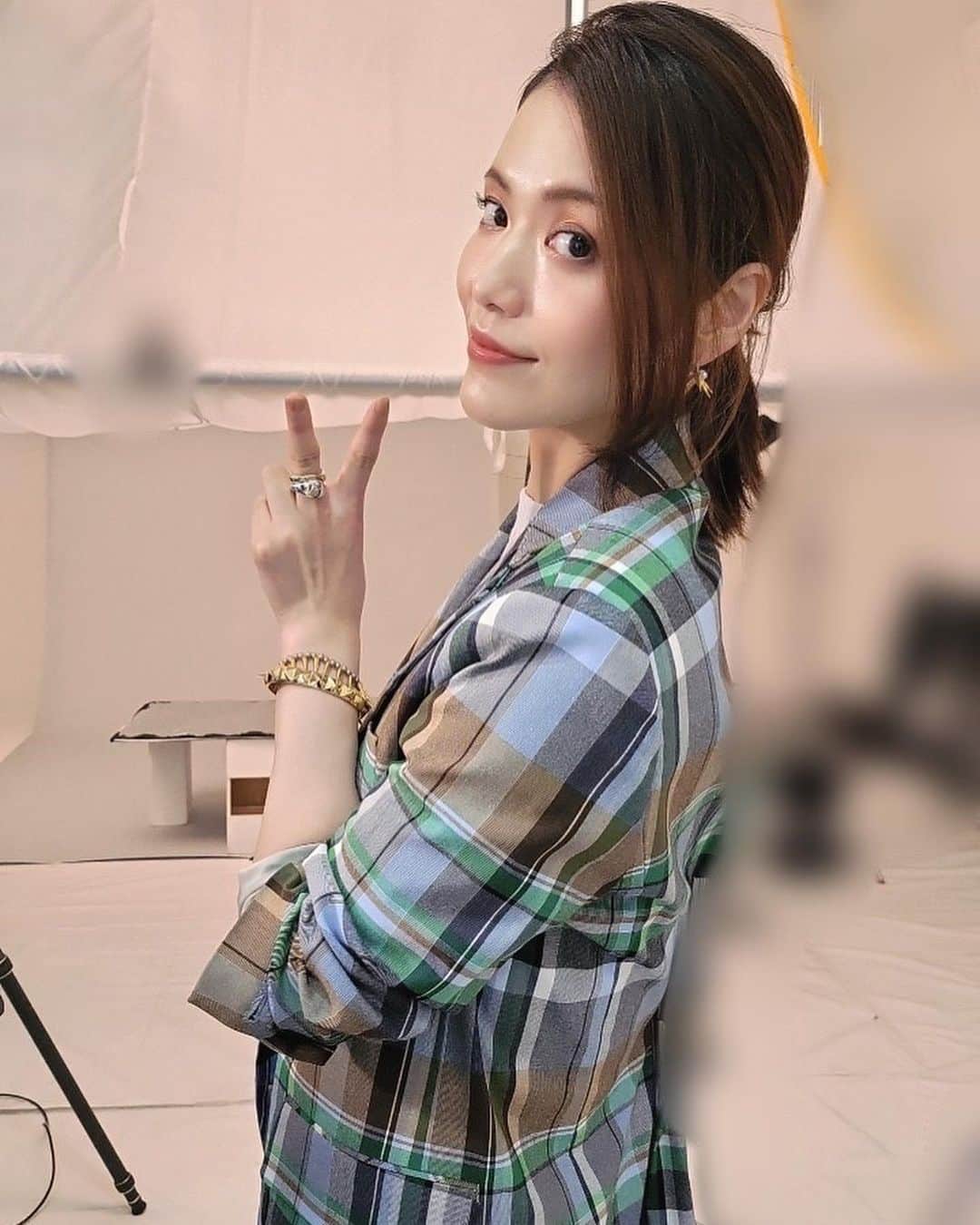 彩凪翔さんのインスタグラム写真 - (彩凪翔Instagram)「月刊誌『美ST』9月号掲載のお知らせです！！  宝塚時代のメイクを振り返ったり、今心がけていることなどをインタビューして頂きました😌  他のページも夏の美容について読みごたえありますよー😁 本屋さんで是非お買い求めください😌👍  #美ST @be_story_official #素化粧  @shoyabuki0426 CHIHARUさん今回もありがとうございました！！  #美温令　@beonrei.h_and_b や、今お稽古真っ最中の、時代劇『PRINCESS  TOYOTOMI 』についてもお話しました😌  #お稽古スカート　を思い出すブルーのスカートのフリル😆  #彩凪翔」7月17日 20時58分 - sho_ayanagi_official
