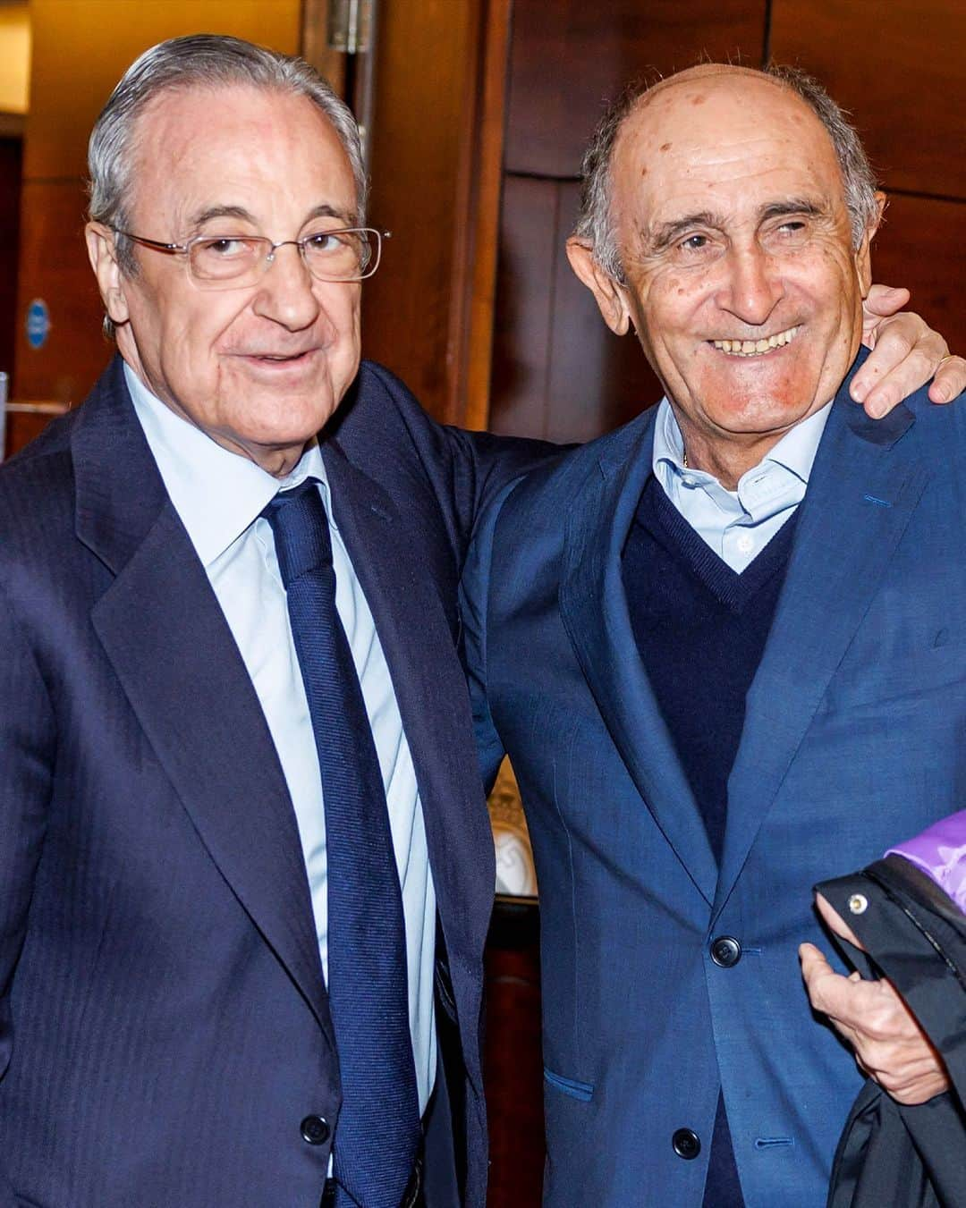 レアル・マドリードさんのインスタグラム写真 - (レアル・マドリードInstagram)「COMUNICADO OFICIAL El Real Madrid C. F. comunica que la Junta Directiva, presidida por Florentino Pérez, en sesión celebrada hoy 17 de julio de 2023, ha aprobado proponer a la Asamblea General de Socios el nombramiento de José Martínez Pirri como Presidente de Honor del Real Madrid. - Real Madrid C. F. informs that the Board of Directors, chaired by Florentino Pérez, has approved today, 17 July 2023, the proposal to the General Assembly of Members to appoint José Martínez Pirri as Honorary President of Real Madrid. #RealMadrid」7月17日 21時01分 - realmadrid