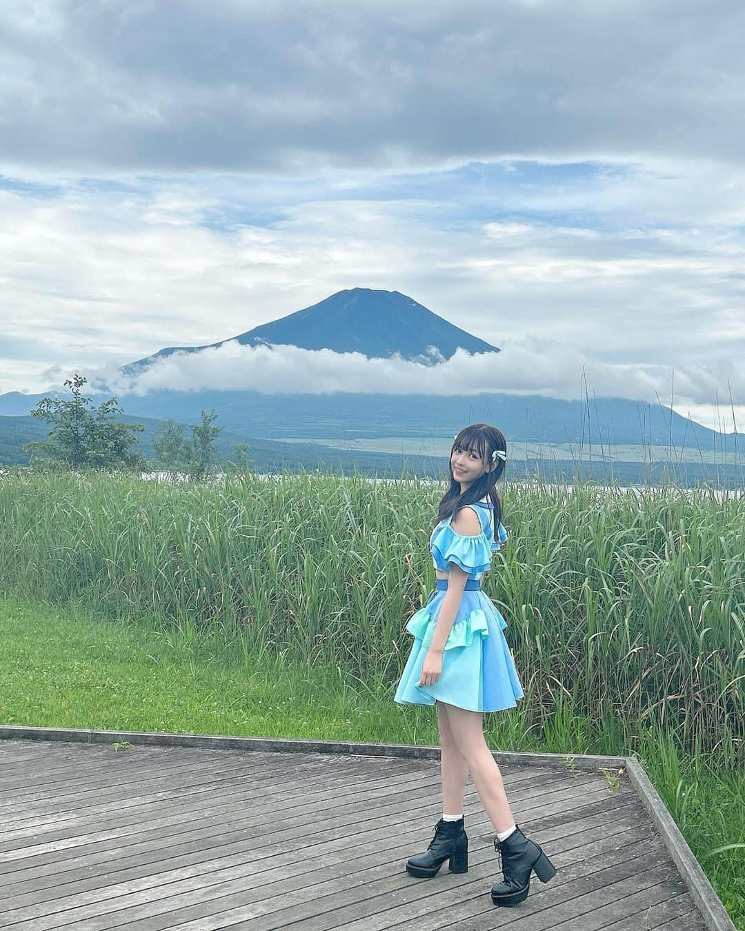 AIRIさんのインスタグラム写真 - (AIRIInstagram)「山中湖二日間楽しかったなあ♡ 夏！！！！ 景色素敵過ぎた！！！ . .  PiXMiX #アイドル #ピクミク #偶像 #衣装  #かわいい #お気に入り #ワンピース #Japan #水色 #Blue #シースルー #カラフル #富士山 #fujiyama #ツインテール#my #favorite #costume #pastel #大学生 #jd  #hair #高校生 #ベレー帽 #夏 #summer #山梨 #山中湖 #yamanashi」7月17日 21時06分 - aylin200442