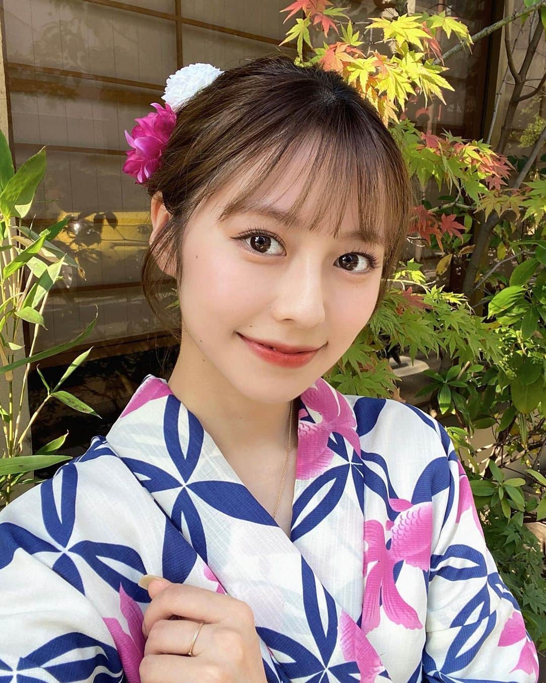 潘佳伊のインスタグラム：「4年ぶり？に浴衣着た☀️ 今年こそは花火大会行きたいな！！🎆  今回も @clair_riina さんにパリジェンヌをしてもらいました👀  いつも時間が経ってもボサボサにならず綺麗な仕上がりだから皆んな行ってみて（╹◡╹）♡  #浅草 #浅草食べ歩き #浅草寺 #浴衣 #浴衣ヘアアレンジ #浴衣ヘア #浴衣レンタル #浴衣コーデ」