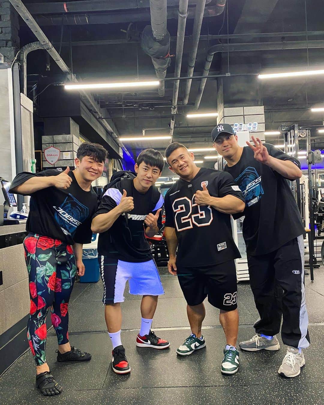 デヒョン のインスタグラム：「늦었지만 ! 팬심으로 득근한날💪💪💪 #유투브리틀성엽 https://youtu.be/go0A6LKh4zM」
