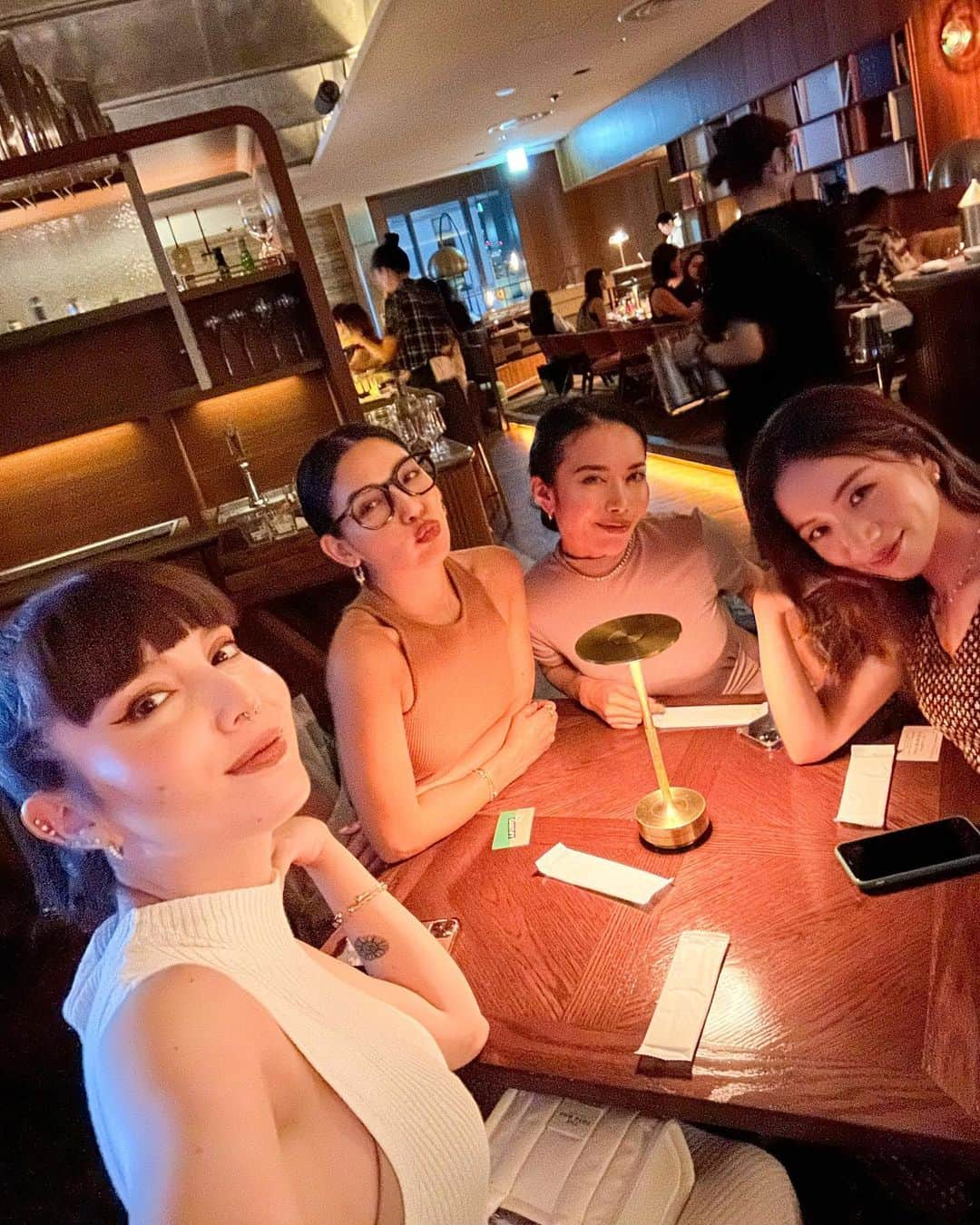 サマンサ麻里子さんのインスタグラム写真 - (サマンサ麻里子Instagram)「Late post, but omakase sushi dinner with the girls 🤍 何回「美味しい〜！」って言っただろう🥰 またお寿司行こうね🍣 #omakasesushi」7月17日 21時09分 - samanthamariko