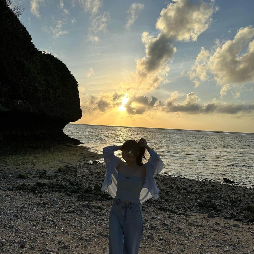 りこのインスタグラム：「明日、沖縄vlog UPするよ〜🩵🩵 6日間で行ったオススメスポットとかご飯屋さん紹介してます👌🏻  沢山質問頂いてた旅行で着てた夏服の品番も全部調べて載せてるから良かったらチェックしてみてください💁🏻‍♂️  まだ編集3割くらいしか終わってないから頑張る(Ｔ^Ｔ)❕」