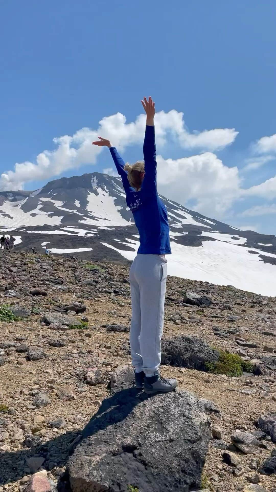 スベトラーナ・ロマシナのインスタグラム：「А в прошлом году была Камчатка 🏔️❤️」