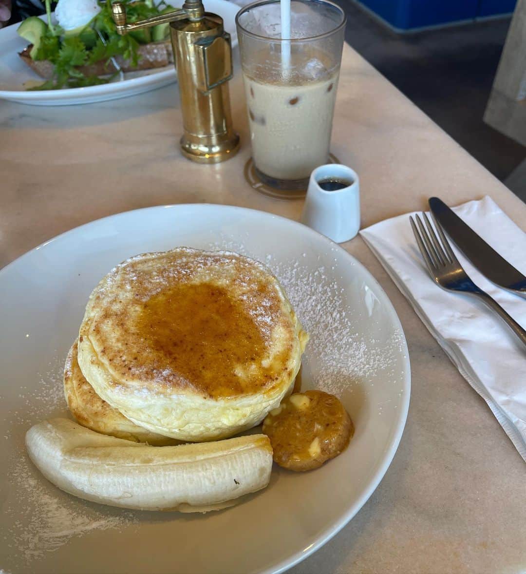 小嶋梨奈さんのインスタグラム写真 - (小嶋梨奈Instagram)「朝食✌️ おひさでございました〜  #朝食 #bills」7月17日 21時20分 - corina_718