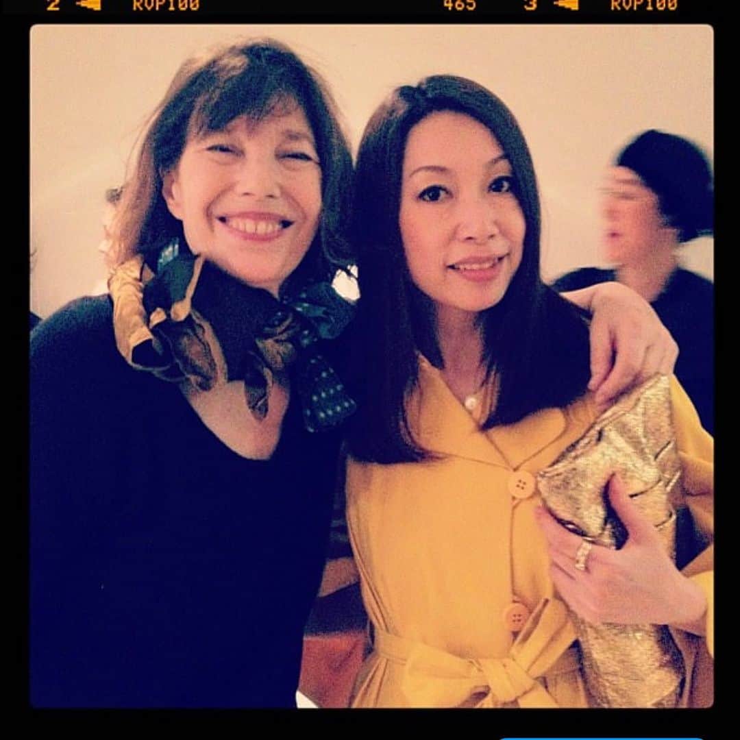野宮真貴のインスタグラム：「. ゲンズブールが彼女のために作った"ex funs des sixties"  この歌のように あなたこそ私のアイドル でした。  素敵な歌とファッションと生き方をありがとう。  R.I.P  #ジェーンバーキン #janebirkin #野宮真貴 #missmakinomiya」