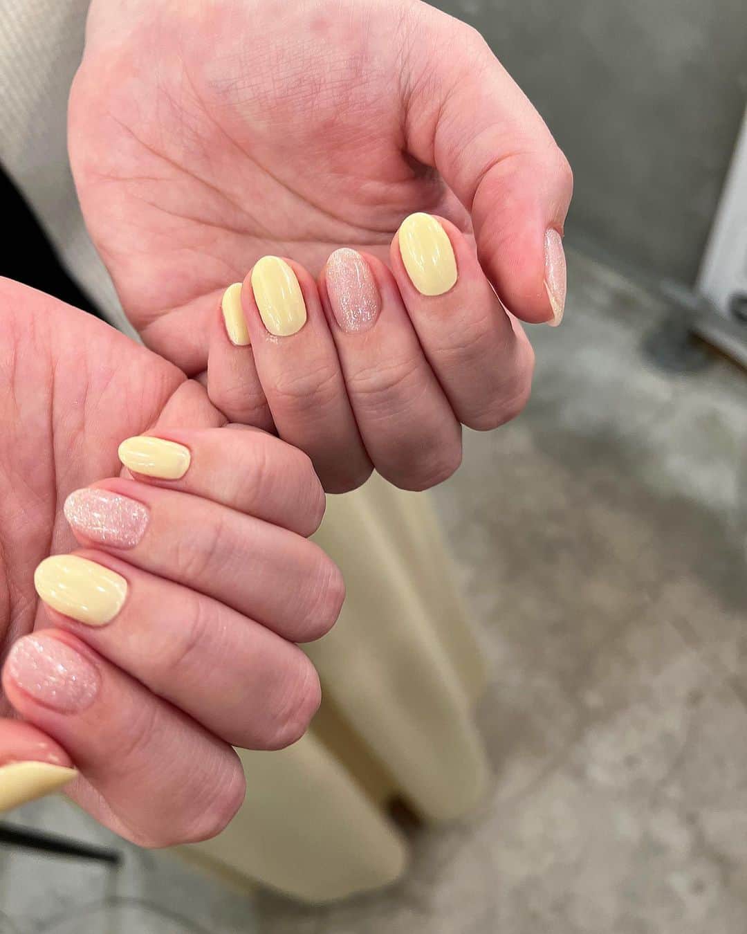 Kana Kobayashiさんのインスタグラム写真 - (Kana KobayashiInstagram)「黄色って可愛いね。 #nails #yellow #sinplenails #ネイル #ネイルデザイン #ネイルアート #シンプルネイル #夏ネイル」7月17日 21時25分 - anela_kana