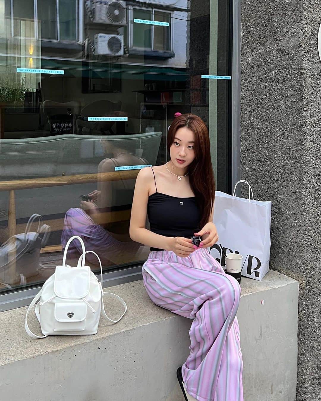 ギョンリ のインスタグラム：「요즘 핑크러버🩷」