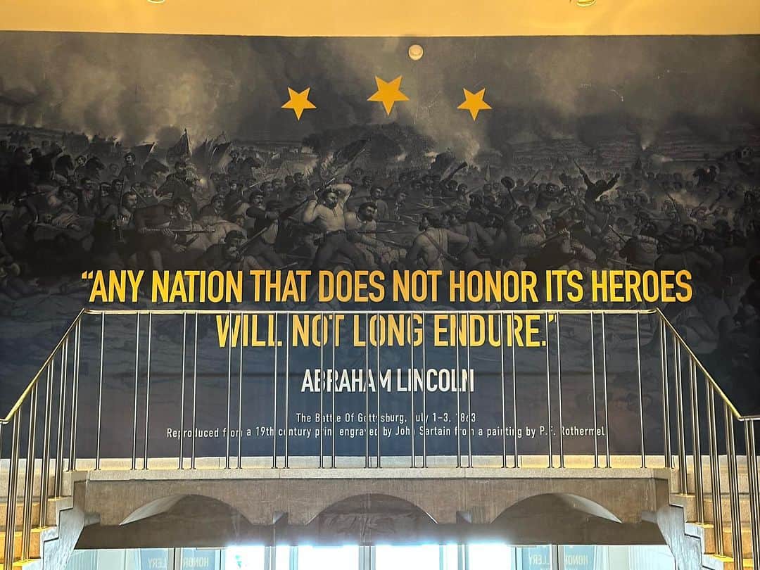 ロバート・パトリックさんのインスタグラム写真 - (ロバート・パトリックInstagram)「Milwaukee County War Memorial Center! #medalofhonor」7月17日 21時41分 - ripfighter