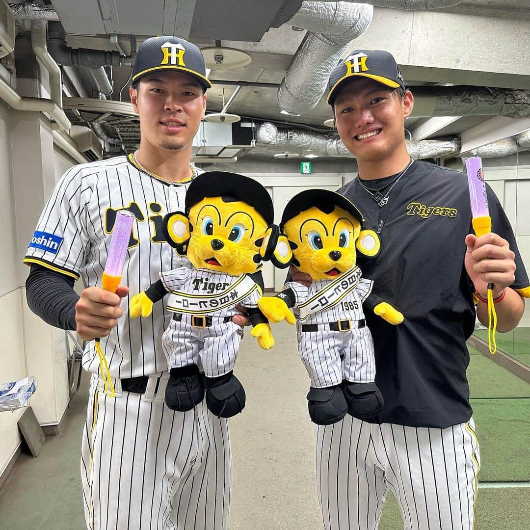 阪神タイガースさんのインスタグラム写真 - (阪神タイガースInstagram)「今日のヒーローは佐藤輝明選手と西純矢選手です！ #今日のヒーロー  #佐藤輝明 選手 #西純矢 選手 #阪神タイガース  #JERAセリーグ #ARE」7月17日 21時41分 - hanshintigers_official