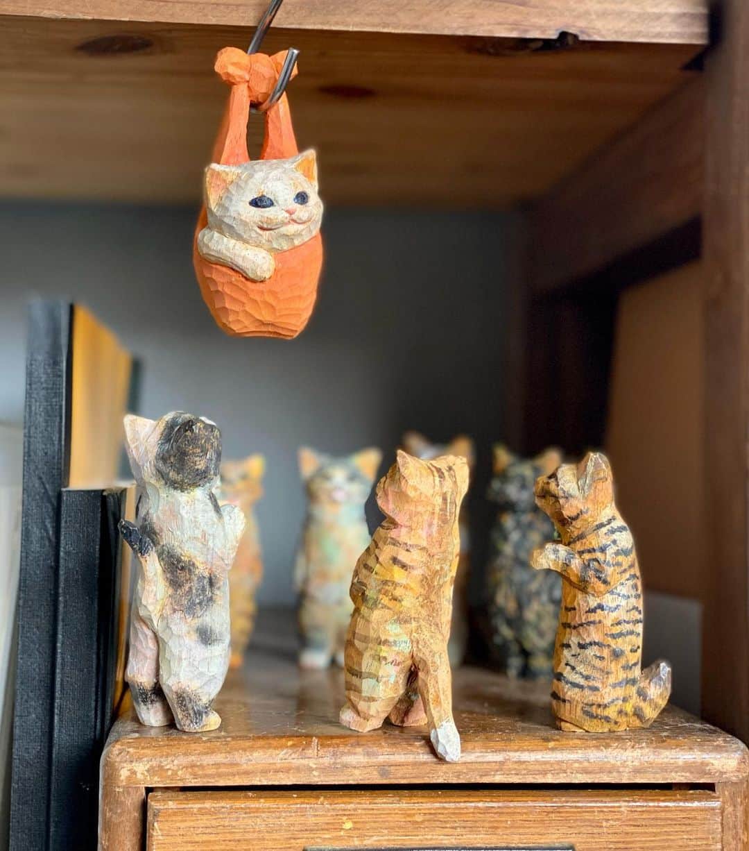 花房さくらさんのインスタグラム写真 - (花房さくらInstagram)「「わぁ！空から子猫が降ってきたぞ」  ･･･なんて遊びもできる『ねこ包み』は7/19までご予約受付中です。 詳しくはスタジオソータの公式ストアをご覧ください。  #ねこ包み #カプセルトイ #ボックストイ #cat #sculpture #hanafusasakura」7月17日 21時46分 - sakura_hanafusa