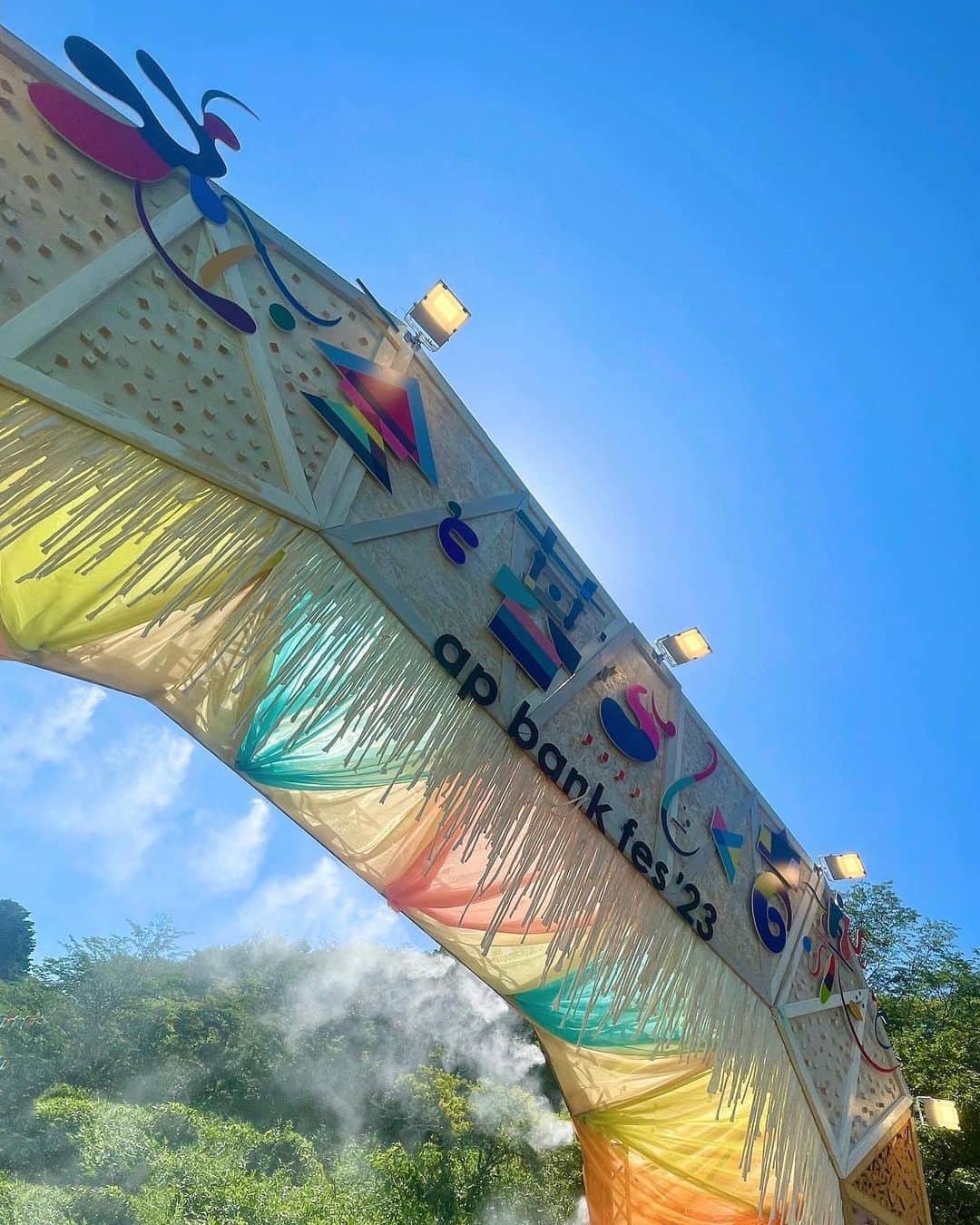 のインスタグラム：「.  「ap bank fes '23 ～社会と暮らしと音楽と～」 ⁡ ⁡ ⁡ 一番好きで思い出のある曲を聴けて、 それも全部運命だと思いました！ ⁡ ⁡ ⁡ いっぱい笑って泣いて汗かいた！ ⁡ ⁡ こんなにいいお天気だから 今年もいっぱい遊ぼう！ ⁡ ⁡ はい、そうします！ ⁡ ⁡ ⁡ #apbankfes #apbank #bankband #MrChildren」