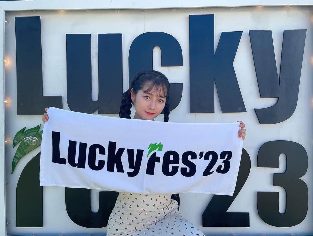 谷本安美さんのインスタグラム写真 - (谷本安美Instagram)「* Lucky Fes 2023 最高に楽しかった〜！ 盛り上げてくれてありがと！！🫶🏻🫶🏻 感想待ってます！！ ⁡ 　 湘南乃風さんDa-iCEさん のステージ見させていただきました☺️ ⁡ 湘南乃風さん もうかっこ良すぎました🥺✨ こんなにも一体感のあるパフォーマンスを間近で一緒に体験することができて最高の夏の思い出になりました！ ⁡ Da-iCEさん 中学生の頃から好きなアーティストさんです！ ダンス、歌とっても素敵でした😌😌 スターマインの最初の恒例行事 生で見ることできて嬉しすぎたな〜 ⁡ ⁡ ⁡お世話になっている #湘南乃風 #SHOCK EYEさん  #Da_iCE #和田颯 さん お写真ありがとうございました🙇🏻‍♀️🙇🏻‍♀️🙇🏻‍♀️ ⁡ @luckyfm_fes #LuckyFes #ラッキーフェス #ひたち海浜公園 #フェス #音楽フェス #photo #photoshot #写真 #idol #ハロプロ#つばきファクトリー #谷本安美」7月17日 21時46分 - ami_tanimoto.official