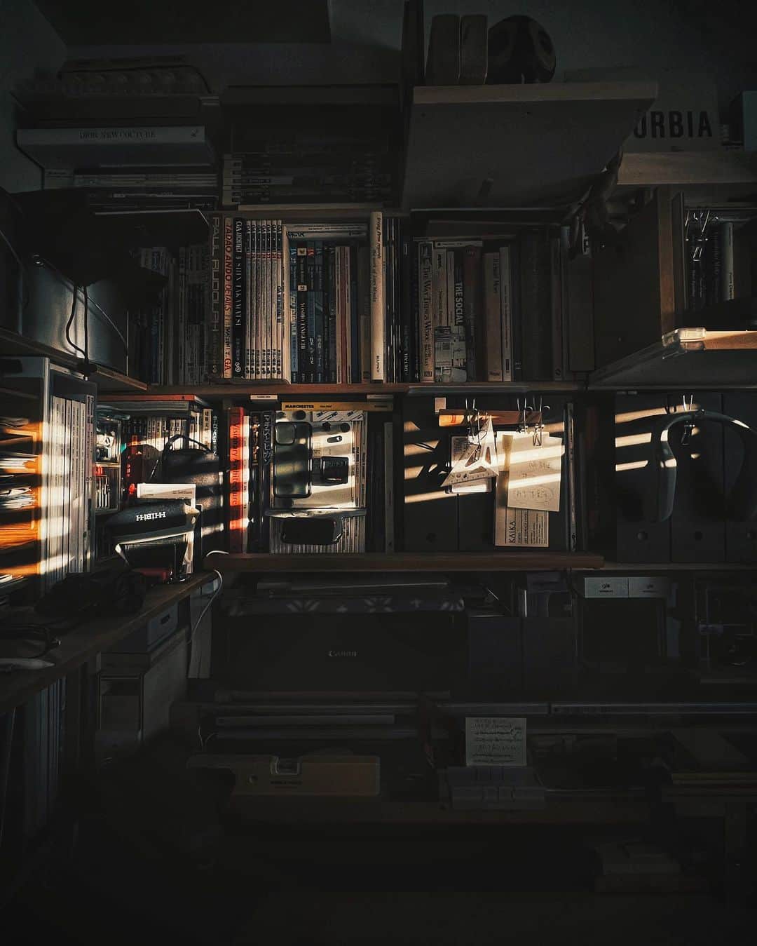 ima_ju / Jun Iのインスタグラム：「: : Today Bookshelf : : 溶けそうな気温。暑すぎて先が思いやられますね...まだ7月中盤🙌💦 : : ::」