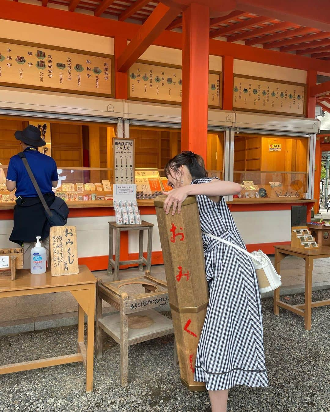 須田亜香里さんのインスタグラム写真 - (須田亜香里Instagram)「世界遺産の熊野古道、熊野那智大社、那智の滝…何もかもが大きかった⛩️✨  日本一大きなおみくじの結果は動画でぜひ🤭 ストーリーズのハイライトにリンクあります！ サイン入りグッズ当たります🎁 #てくてく南紀 #JR東海 #JRで南紀へ #特急南紀 #HC85系 #熊野古道 #熊野那智大社 #那智の滝」7月17日 21時53分 - akarisuda