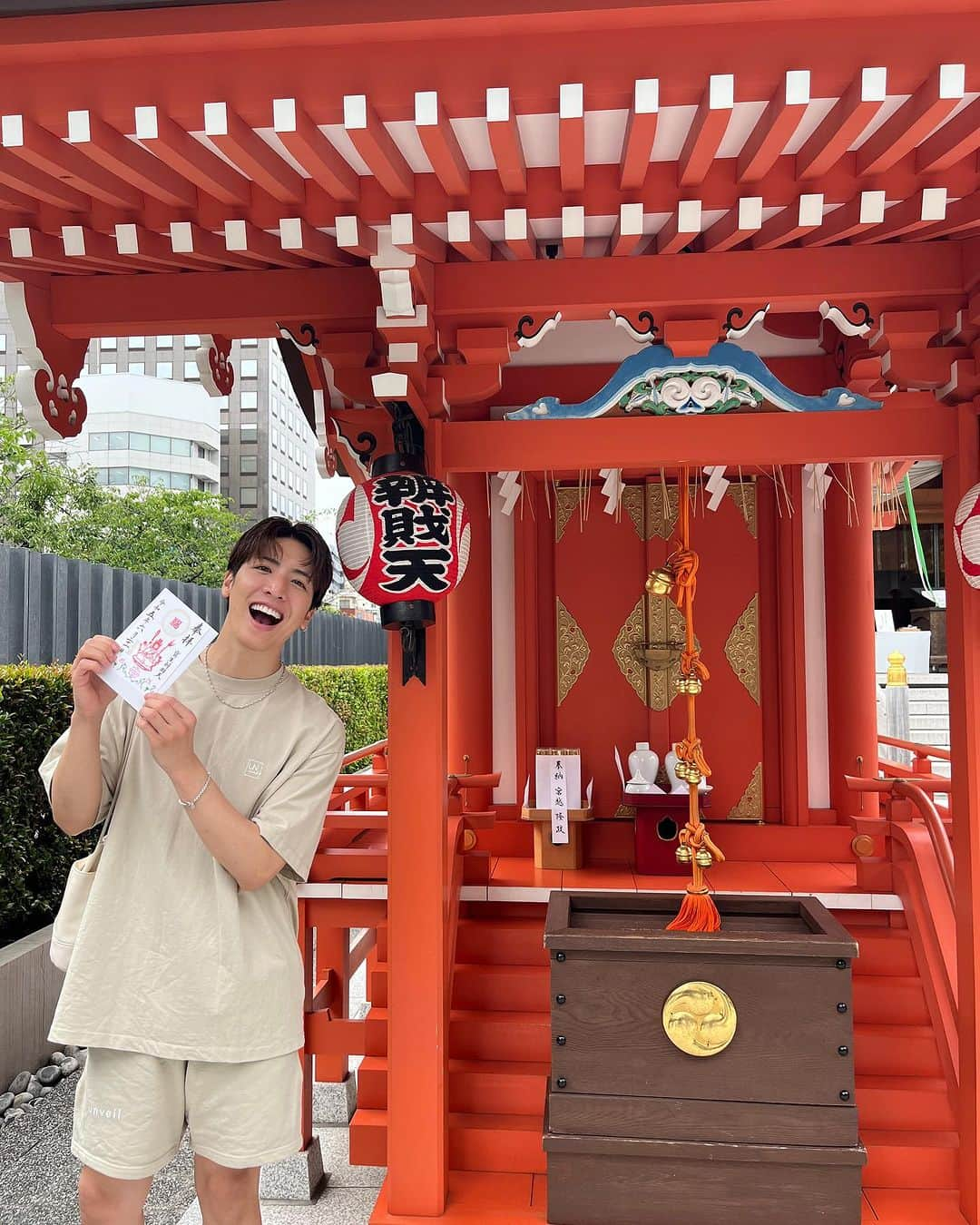 松岡卓弥さんのインスタグラム写真 - (松岡卓弥Instagram)「ちょっと前に大切な日があり、 芸能神社に行ってきました✨☺️ 何でも気の持ちようということで 行ってから少し自信を持つことが できました😚🥰❣️  これからも自分らしく 頑張ります😚💫  しかし、最近異常中暑くない？🥵 みんな熱中症とか気をつけてね！😭  #松岡卓弥#芸能神社#水天宮#暑い#ちゃっかり#unveil#セットアップ#着用」7月17日 21時54分 - takuya_matsuri