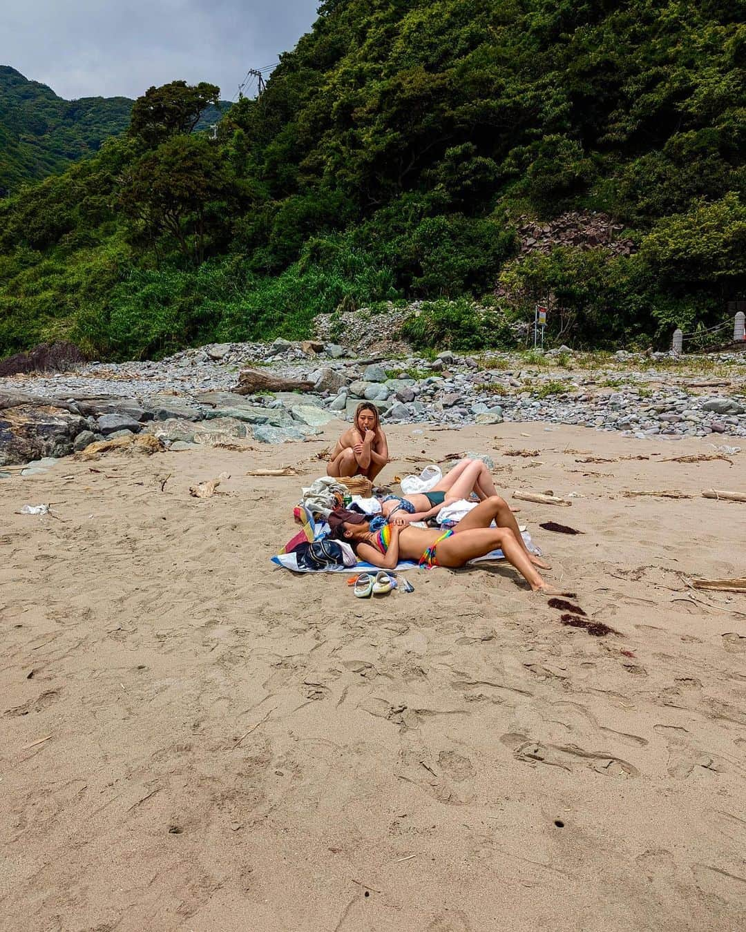 雨森はなこさんのインスタグラム写真 - (雨森はなこInstagram)「#海の日 の、はるか前に海開き解禁した日の写真たち🐬 2日間があっちゅーますぎた！！ 思い出がまた出来ました2023あにまるず🔥 #instagood#instadaily#animals#summer#あにまる旅行#大人の修学旅行」7月17日 21時55分 - hanako7o4