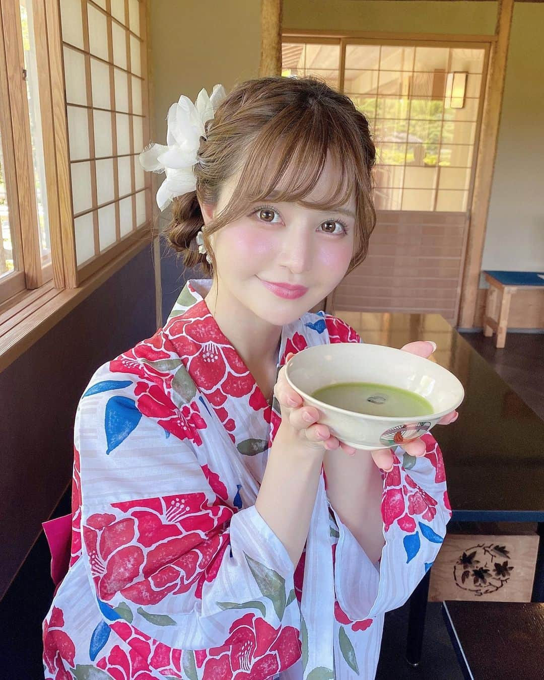 一ノ瀬まりなのインスタグラム：「👘💖👘💖👘  今日も暑かったね☀️  一緒に飲も？🍵💖  今季も幸せな撮影会でした💓 #浴衣 #浴衣ヘアアレンジ #浴衣コーデ #昭和記念公園 #水着コーデ  #sexy #instagood #japanesegirl #l4l #撮影 #grabur #grevuridol #model #美女図鑑 #japanisegirl #idol #着衣 #エロかわ  #巨乳美女 #followme #ビキニギャル #instadiary #フェチ #yukata #asakusa #kimono」