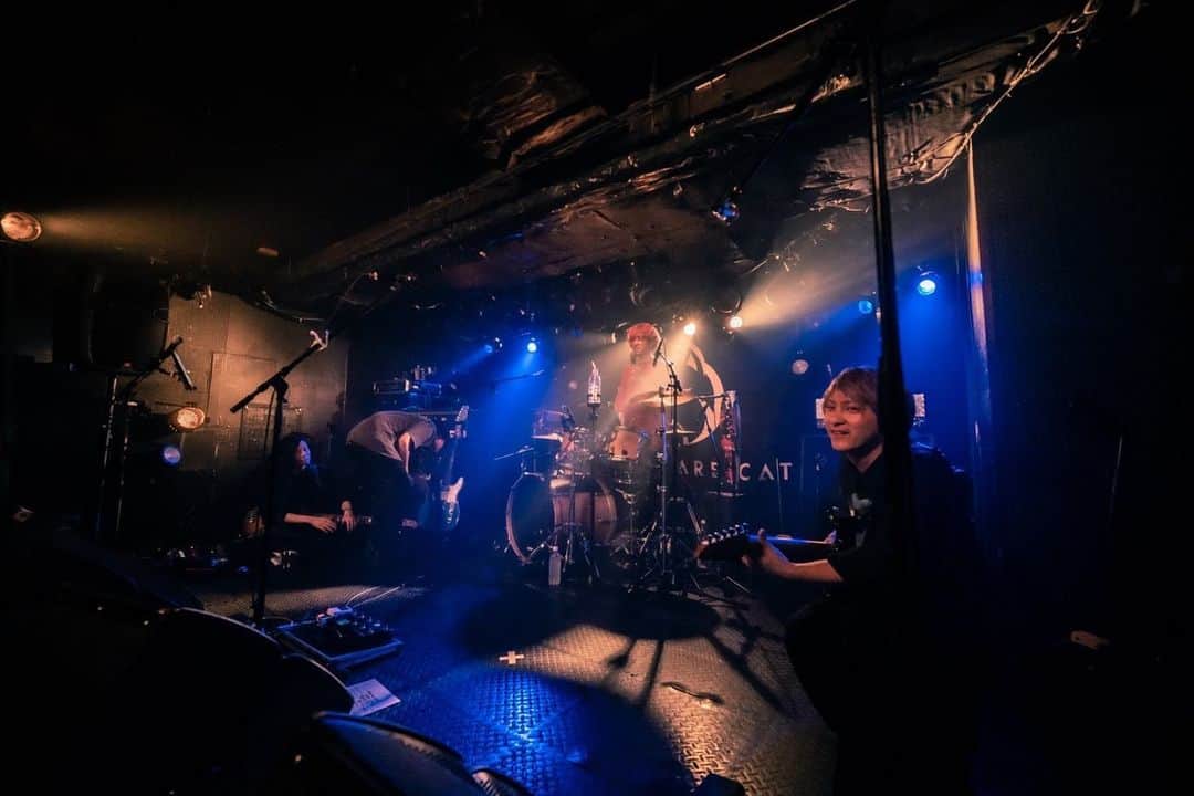 Hasshi（はっしー）さんのインスタグラム写真 - (Hasshi（はっしー）Instagram)「2023.7.8 渋谷 CLUB CRAWL 2部制ワンマン「表裏一体」  新しい試みで楽しかった！ ありがとうございました🤘  Photo @al1ce_key   #voisquarecat #ぼいすく #drums #drum #drummer #rock #ドラムス #ドラマー #ドラム #ドラム男子 #ロックドラマー #sakae #sakaedrums #sakaeosakaheritage #paiste #🥁 #邦楽ロック #邦ロック #ロックバンド #ライブバンド #fashion #ライブ写真 #photo #livephoto」7月17日 22時00分 - hasshi_vsc