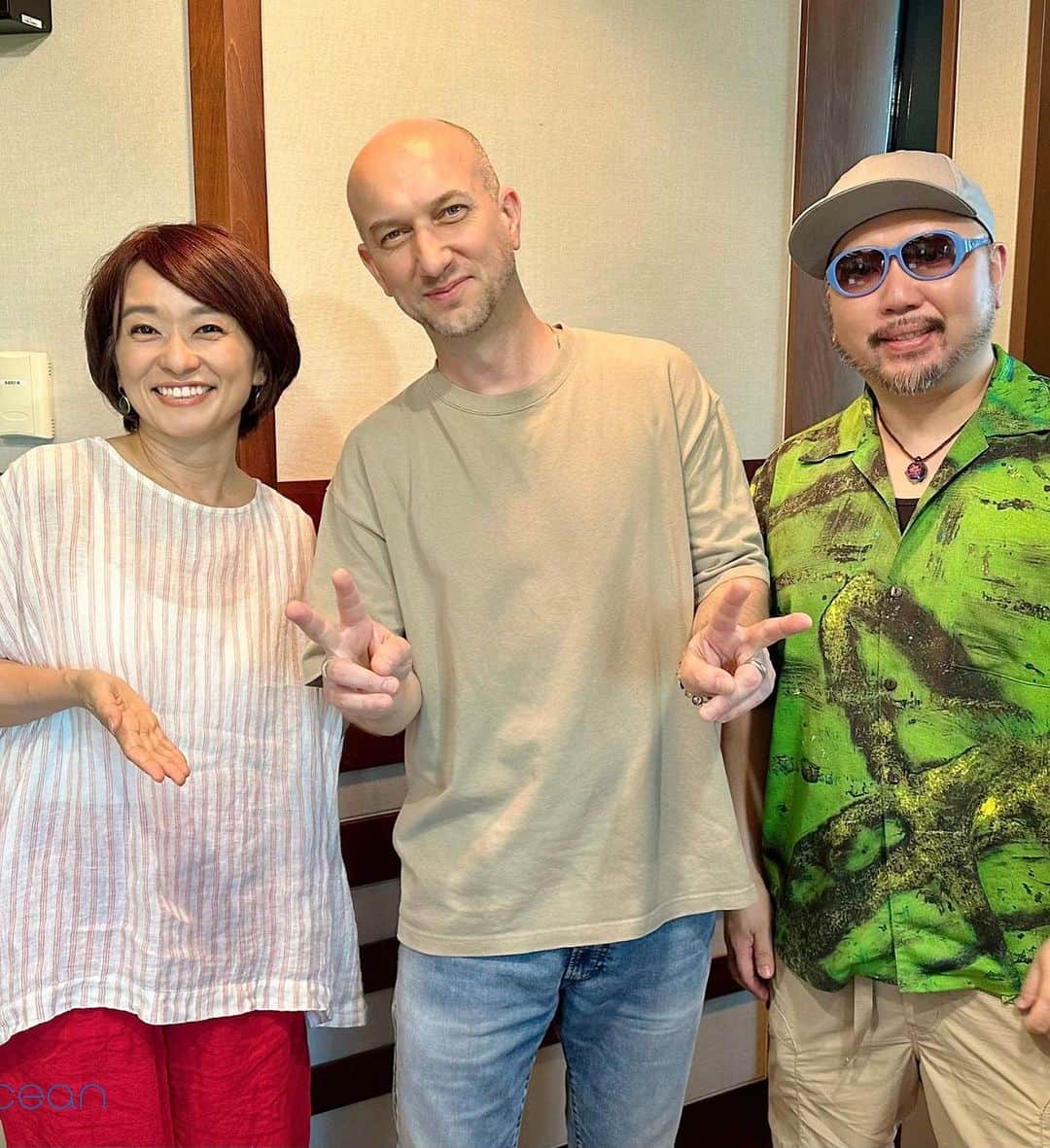 住吉美紀さんのインスタグラム写真 - (住吉美紀Instagram)「午後は私の第二のふるさと、愛する #カナダ の特番。幸せな生放送、なんと第４弾！嬉しい〜。  今回はカナダアルバータ州にフォーカスして カナディアンロッキーだけではない、 アルバータのワイルドな魅力がテーマ。  私はカナディアンロッキーの バンフ、ジャスパー、レイクルイーズなどは 何度か行ったことがあるし、大好きだが きょう話が出た  ＊すごい数の恐竜の標本や化石が見られる 「ロイヤル・ティレル古生物学博物館」（ドラムヘラー） ＊ロデオの夏祭り「カルガリー・スタンピード」  この二つはものすごく行ってみたくなった！ 本当にカナダは広くて、深くて 掘れば掘るほど、知らないことがあって、スゴイ。  アルバータ州の自然と文化は 人生を変えてくれる力がある。 だからこそ、行って、体感したい！ そして、 カナダについて語ってるだけでも やっぱりなんか、幸せな気持ちになる。  #BlueOcean Holiday Special  "WILD SIDE" supported by #TravelAlberta 🇨🇦 来週7月24日（月）24時まで #radiko タイムフリーでお聴きいただけます。  #BOアルバータ #TOKYOFM #MONKEYMAGiC #たけだバーベキュー さん #横須賀孝弘 さん #Canada #海の日」7月17日 21時59分 - miki_sumiyoshi