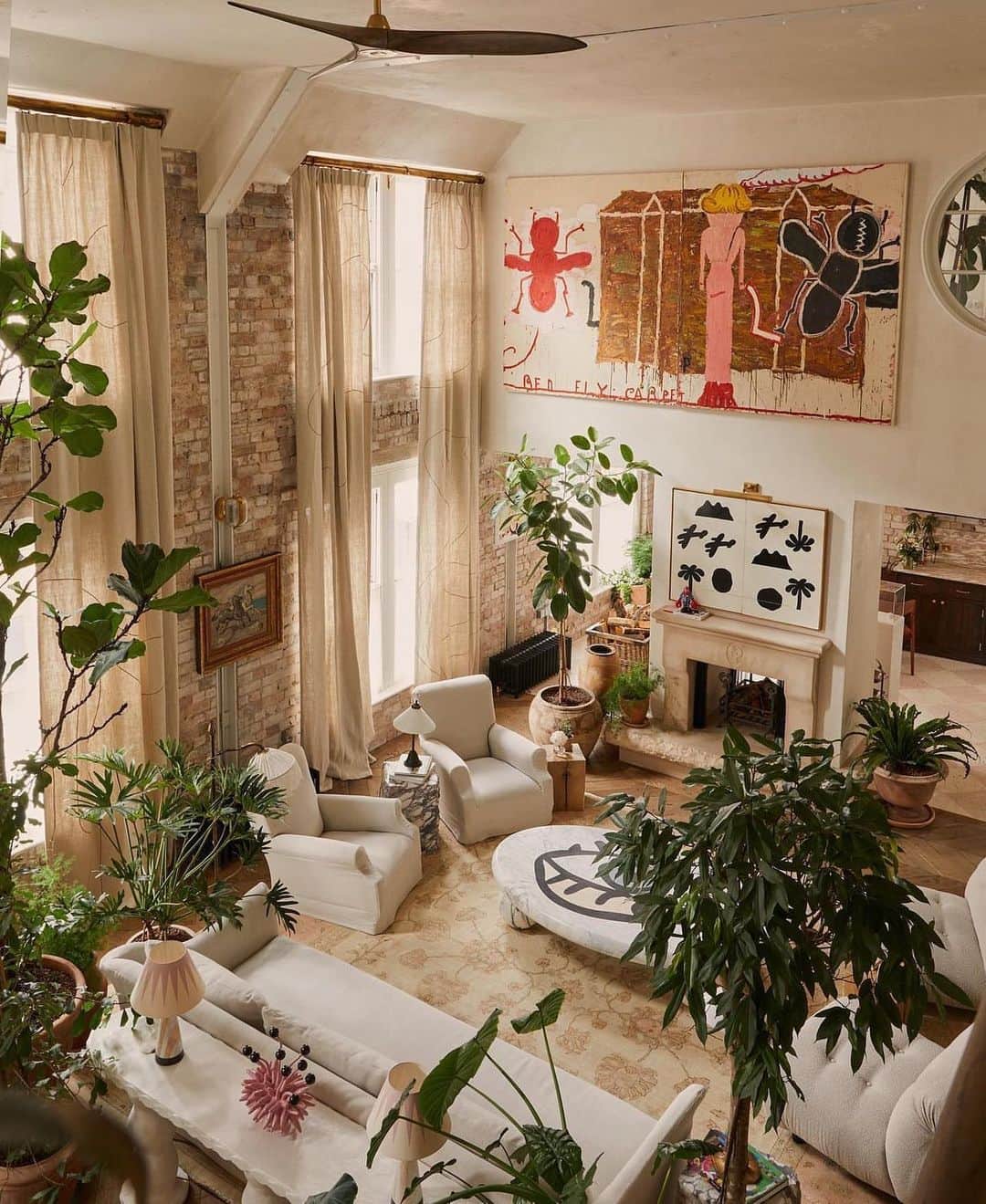 My Interiorのインスタグラム：「The living room at Maison Colbert. The harmony of Love and art 🖼 project by @buchanan.studio @buchanan.studio mentions It was a dream to collaborate with our amazing clients @philipcolbert and @colbertcharlotte on this very special project   Architecture by @chrisdysonarchitects Images by @aliciawaite_」