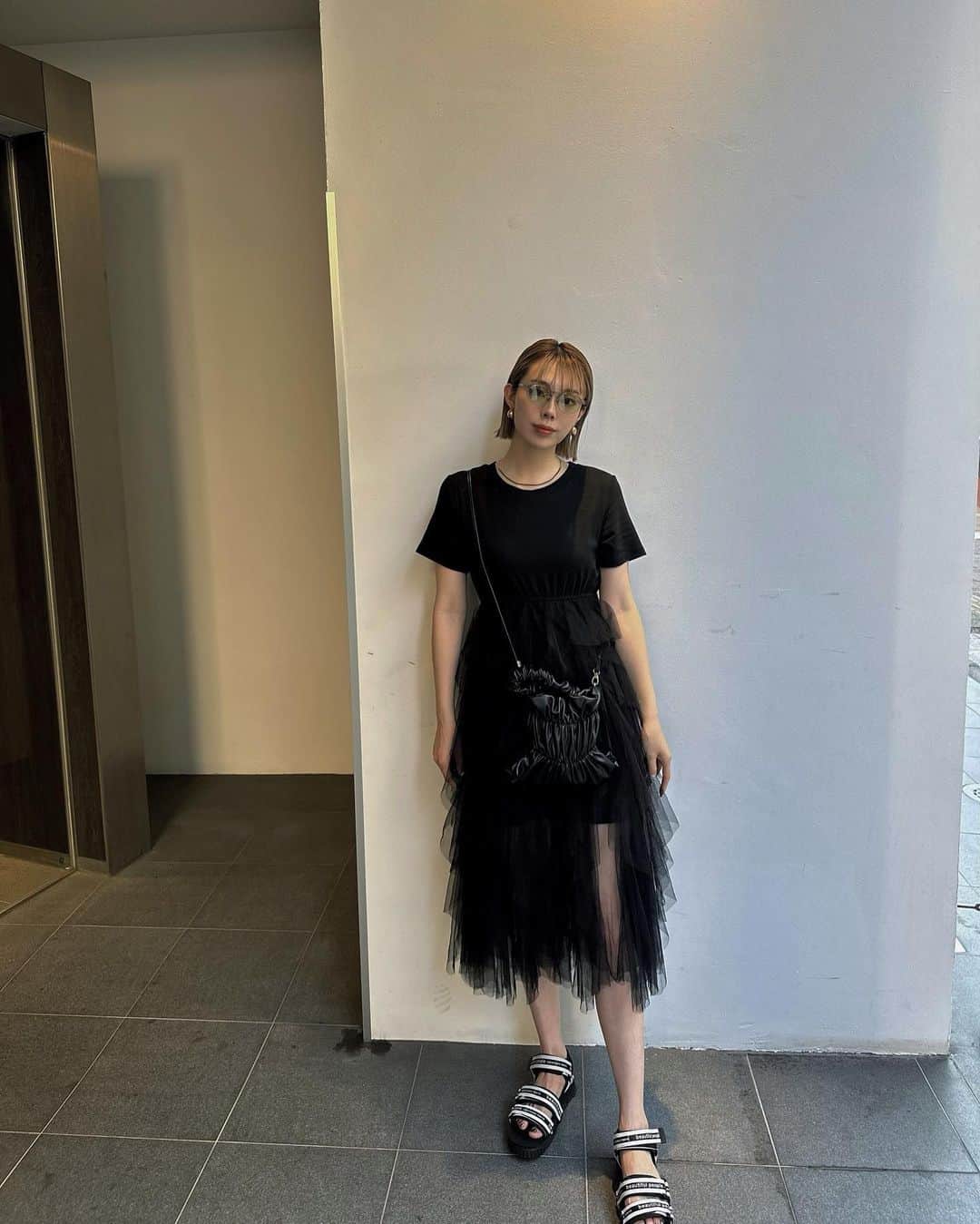 松井貴香さんのインスタグラム写真 - (松井貴香Instagram)「.  ᵀᵒᵈᵃʸˢ ᴷⁱᶜᵒᵈᵉ  👗 #香港 🥿 @beautifulpeople_officialsite  👜 @nyunyu_seoul  👓 @zapady_doo   この3連休は暑過ぎて 出掛けても近場ぶらぶらだったけど 楽しみにしてたお寿司は最高でした🍣♡♡  .」7月17日 22時09分 - kiko414_m