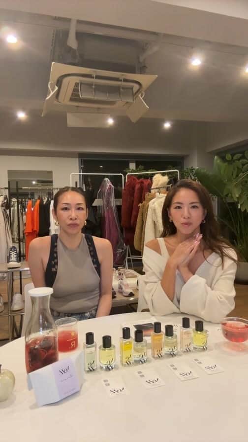 西内ひろのインスタグラム：「久々のインスタLIVEは　　@ye22_official_  をプロデュースしている細川　麻里子さんと"旅"をテーマにお話しさせて頂きました🙏  パルファムシャワーは95%美容成分が入っているので顔・身体と全身にこれ1本て使う事が出来て、飛行機の移動やジム終わりには最適アイテム💪  是非皆様お試し下さい🎵」