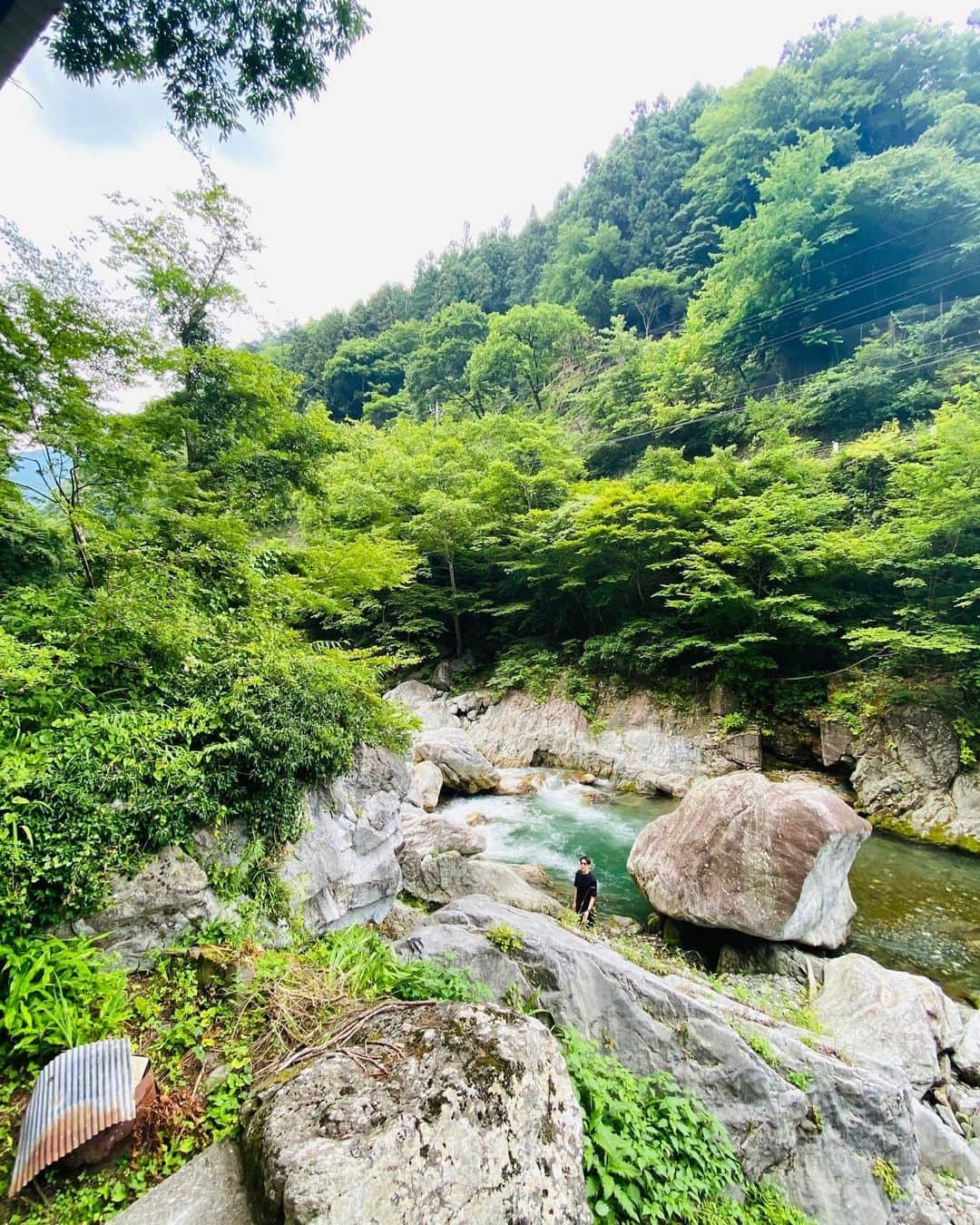 網野友雄のインスタグラム：「Day off 涼を求めて奥多摩へ！ #多摩川 #サニー」