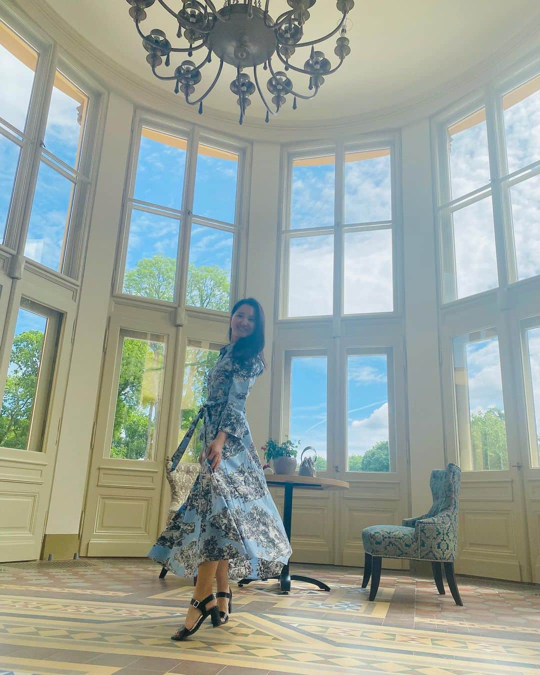 謝村梨帆さんのインスタグラム写真 - (謝村梨帆Instagram)「リトアニアの友達がお城で展示会した時にとっても素敵な写真を撮ってもらいました❤️✨ヴィリニュスオールドタウンから車で30分ほど行ったところにある素敵なお城です🏯 #lithuania #livinginlithuania #vilnius   #traveltoeurope #worldtravel #liveineurope #海外移住 #ヨーロッパ移住 #リトアニア #リトアニア在住 #リトアニア在住日本人 #世界旅行 #ヨーロッパ旅行 #月1海外旅行 #海外旅行 #ワーキングホリデー」7月17日 22時23分 - rihointernational