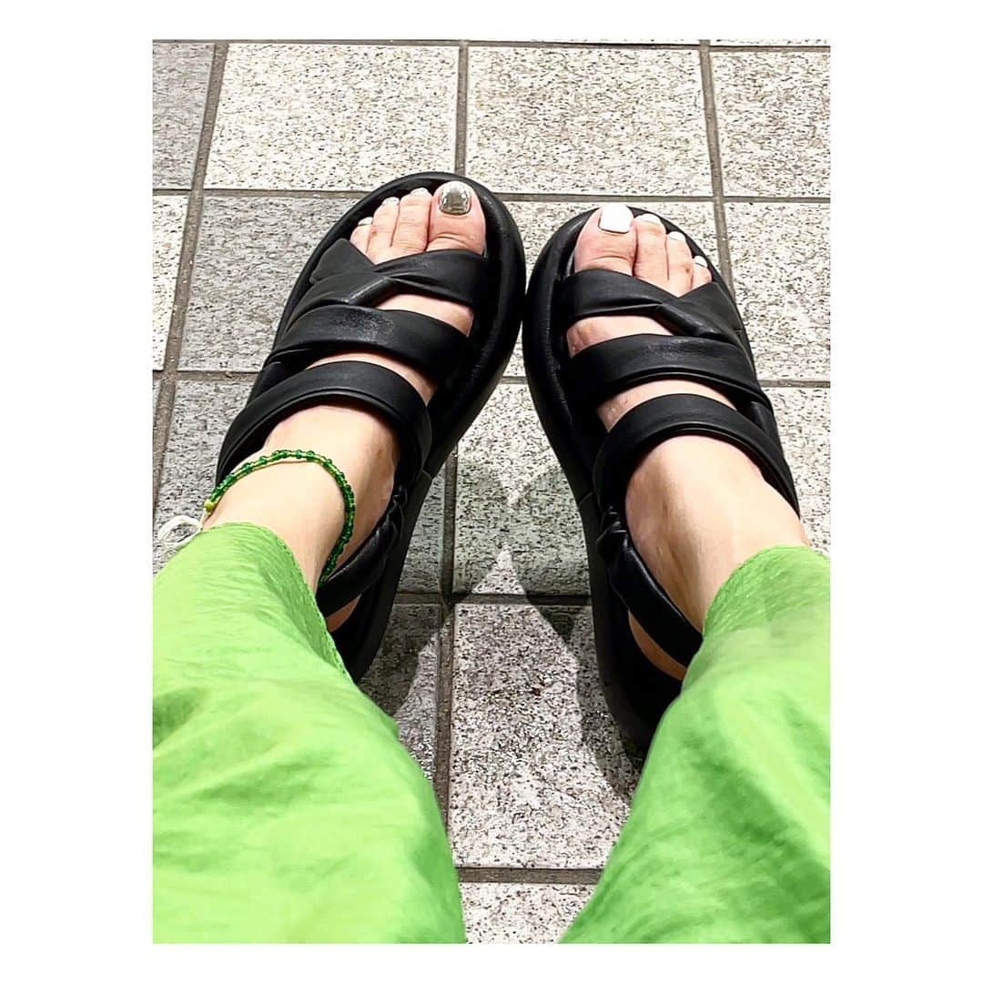 阿部洋子さんのインスタグラム写真 - (阿部洋子Instagram)「🕊‪💚🍀📗  #姪っ子ちゃん2号  が作ってくれた、 ミサンガ的なやーつ  緑でかわええ♡  足につけてみた！」7月17日 22時23分 - hirocoring