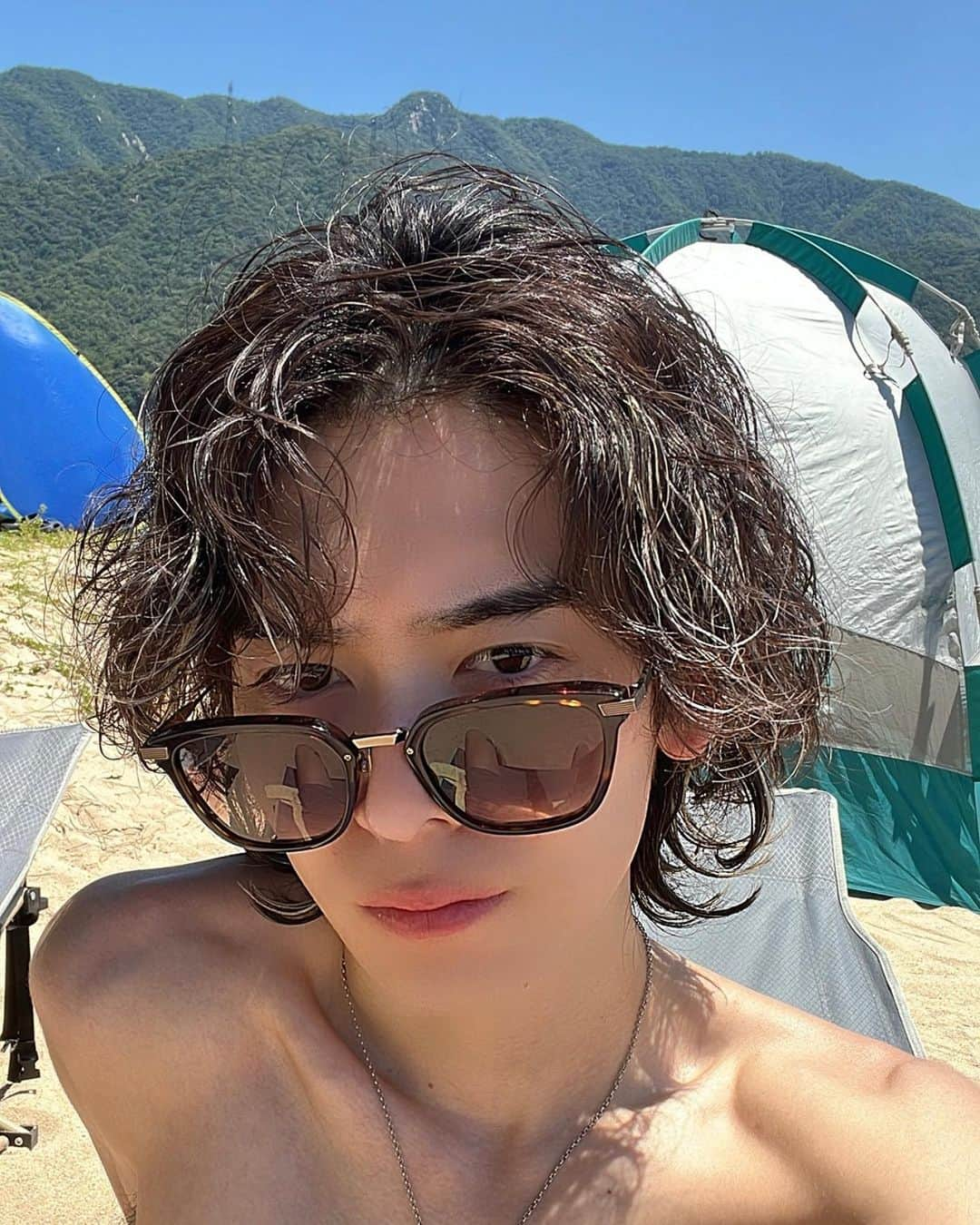 鈴村梨公さんのインスタグラム写真 - (鈴村梨公Instagram)「夏到来🌺  5年振りくらいに海入った笑   #メンズサロン #goald #fashion #美容学生 #パーマ #パーマスタイル #goald #ヘアセット #メンズファッション #メンズパーマ  #kinggnu #ツイストスパイラル #ツイストパーマ #ケアパーマ#ツイスパ#センターパートヘア#ツイストスパイラルパーマ #ミディアムウルフ#センターパートウルフ#波巻きパーマ #波巻きスパイラル」7月17日 22時41分 - rikustagram_11