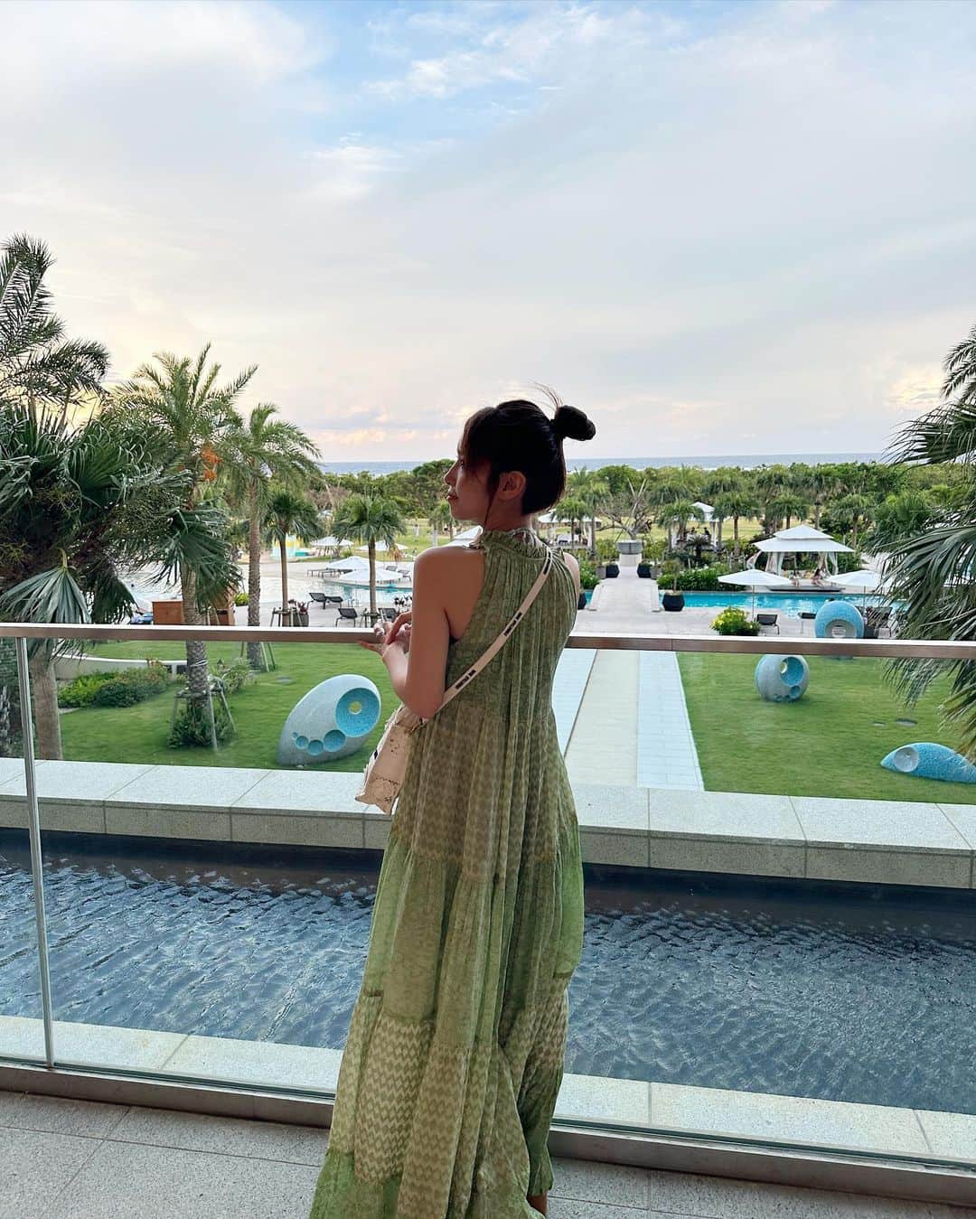 舟山久美子（くみっきー）のインスタグラム：「SUMMER ⛱  #石垣島 #anaインターコンチネンタル石垣リゾート  #anaクラブインターコンチネンタル石垣島  #コスメマニア  #スキンケアマニア」